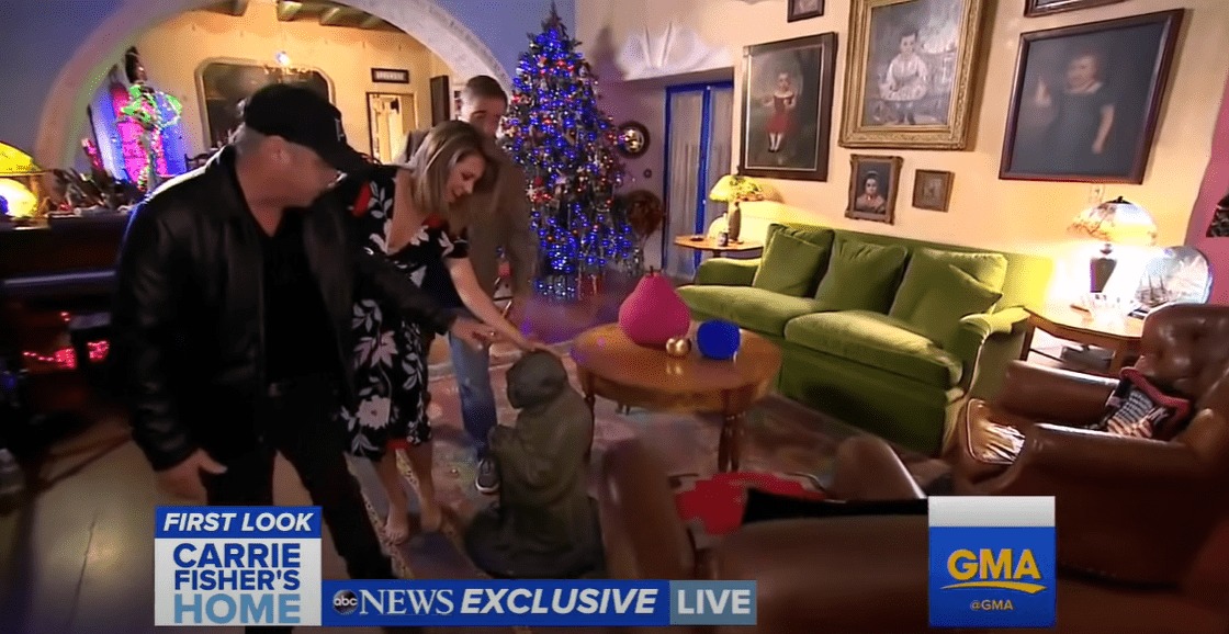 El interior de la singular casa de Carrie Fisher. | Fuente: youtube.com/Good Morning America