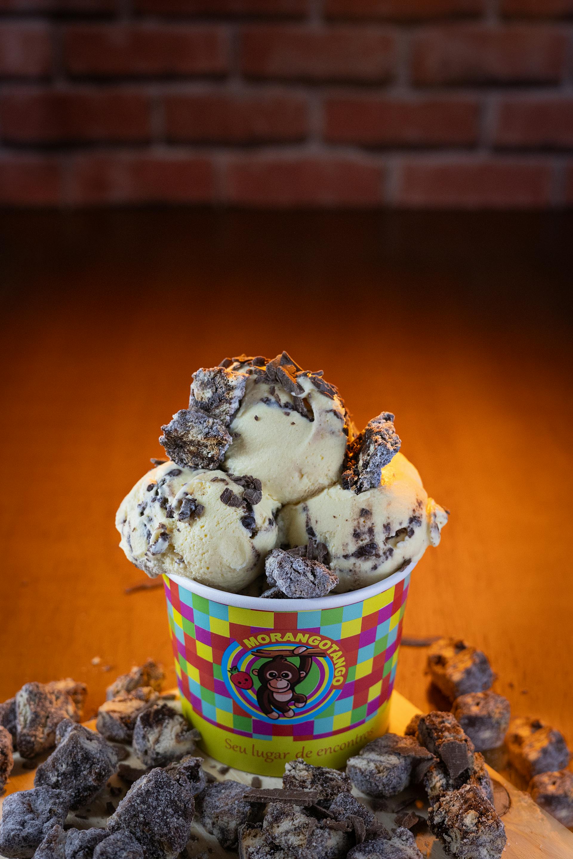 Bolas de helado de chocolate en una taza | Fuente: Pexels