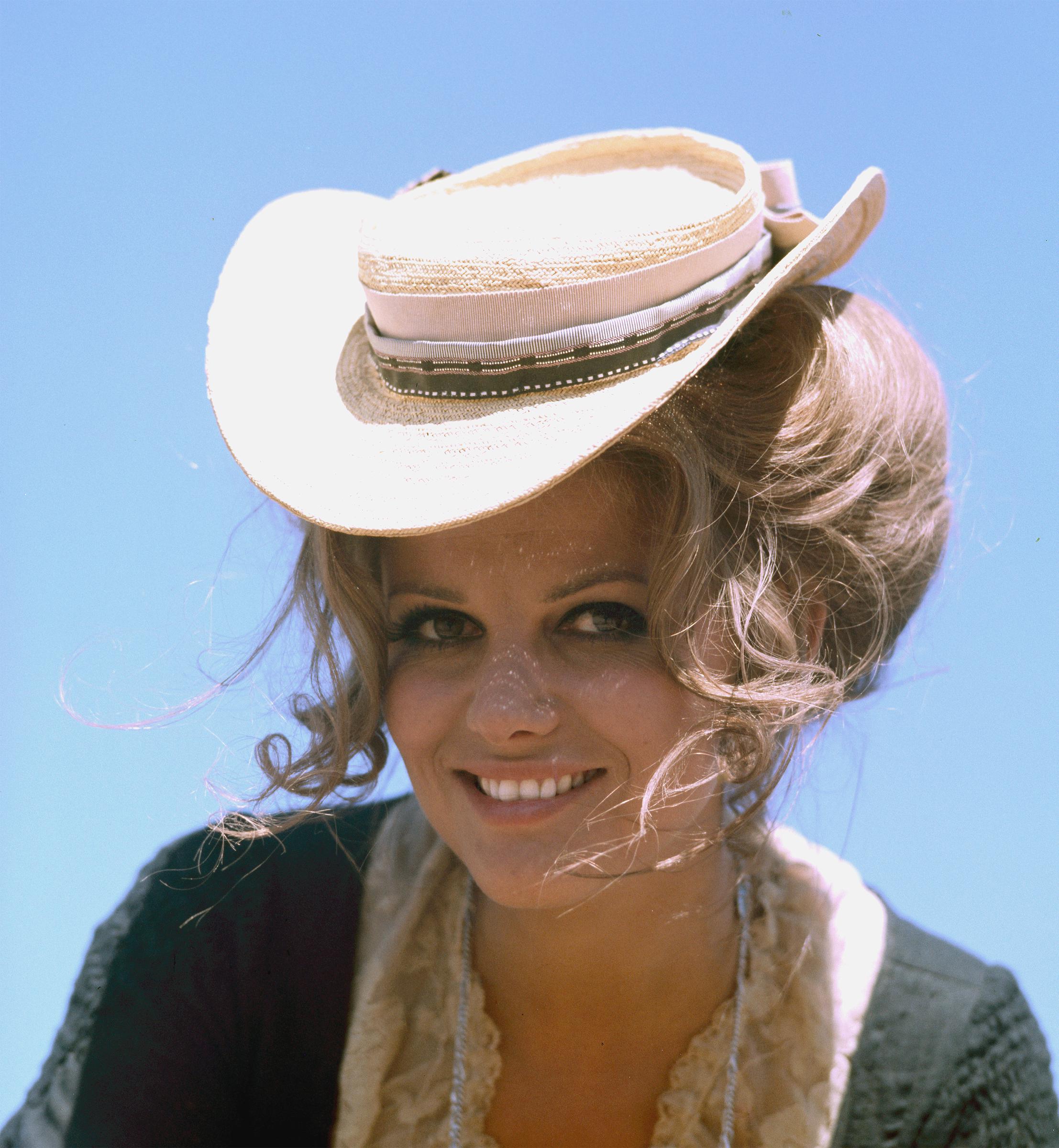 Claudia Cardinale en el plató de "Érase una vez en el Oeste", 1968 | Fuente: Getty Images