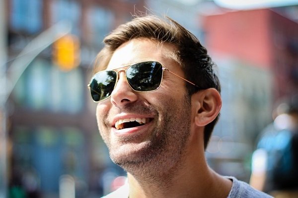 Hombre riendo. | Fuente Pixabay