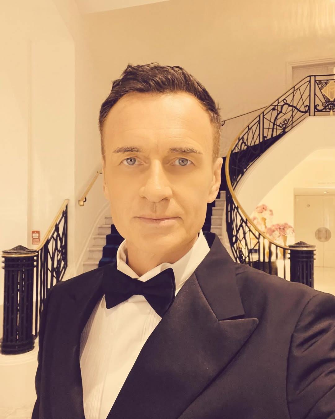 Julian McMahon en el Hotel Martinez vestido para la proyección de su película "The Surfer" en Cannes, el 22 de mayo de 2024 | Fuente: Instagram/julianmcmahonofficial