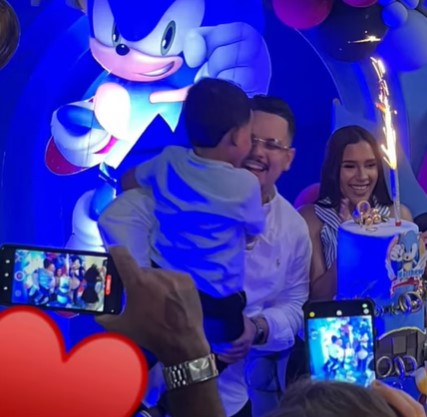 Edwin Alcides Acosta e Isamar Stefany Soriano en un cumpleaños familiar. | Foto: Facebook.com/Valdez Whitney