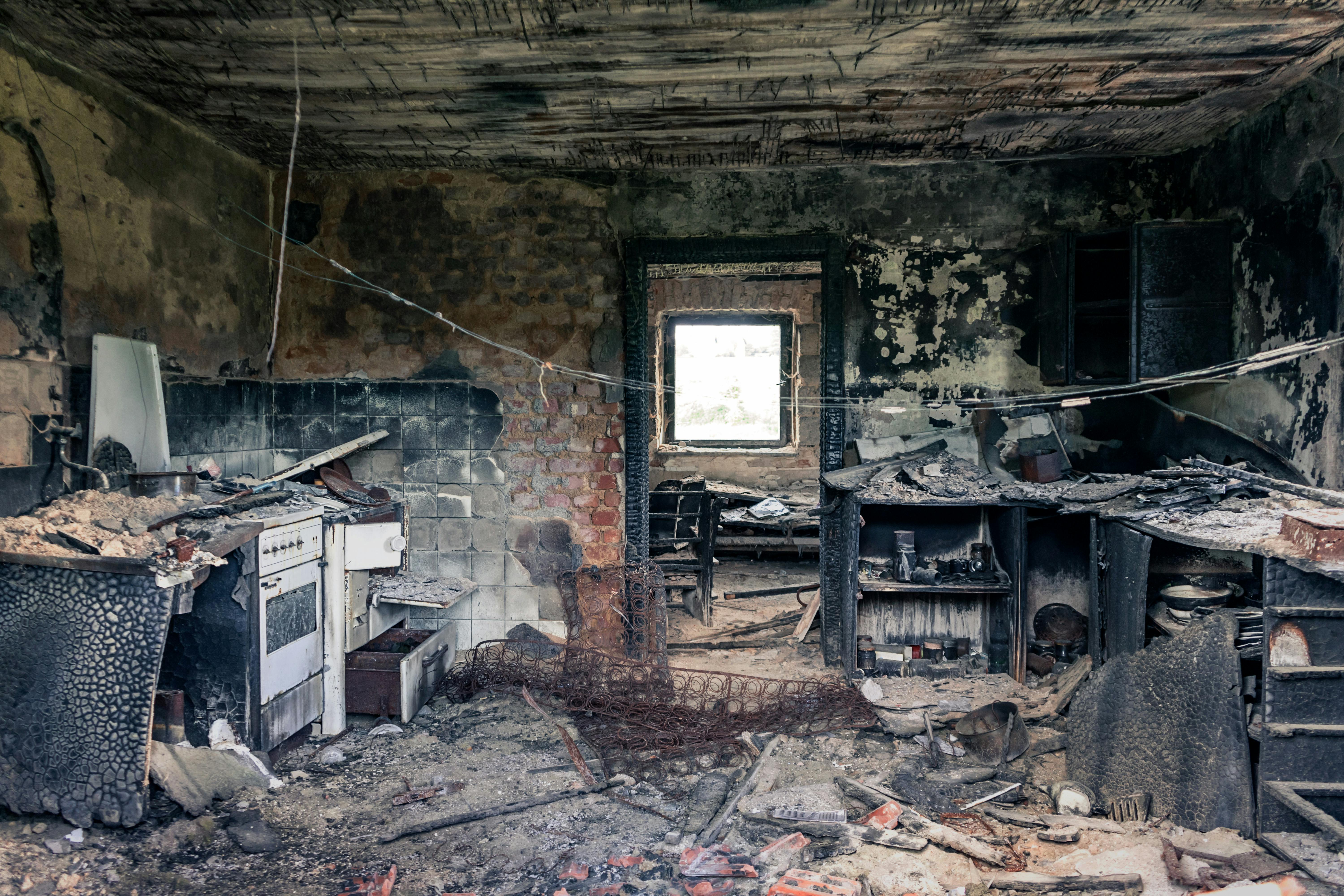 Una cucina danneggiata | Fonte: Unsplash