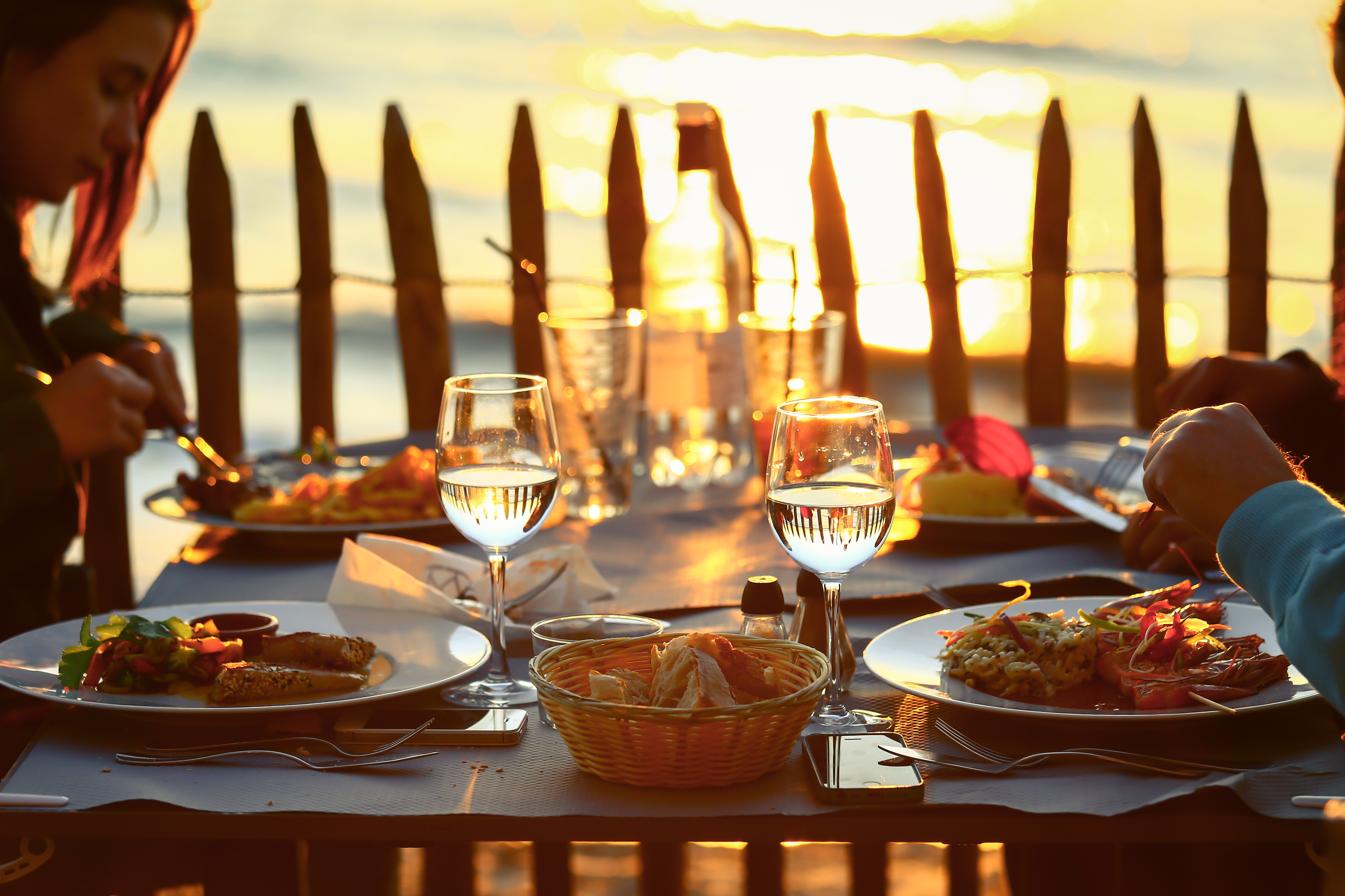 Cena junto al agua | Foto: Shutterstock