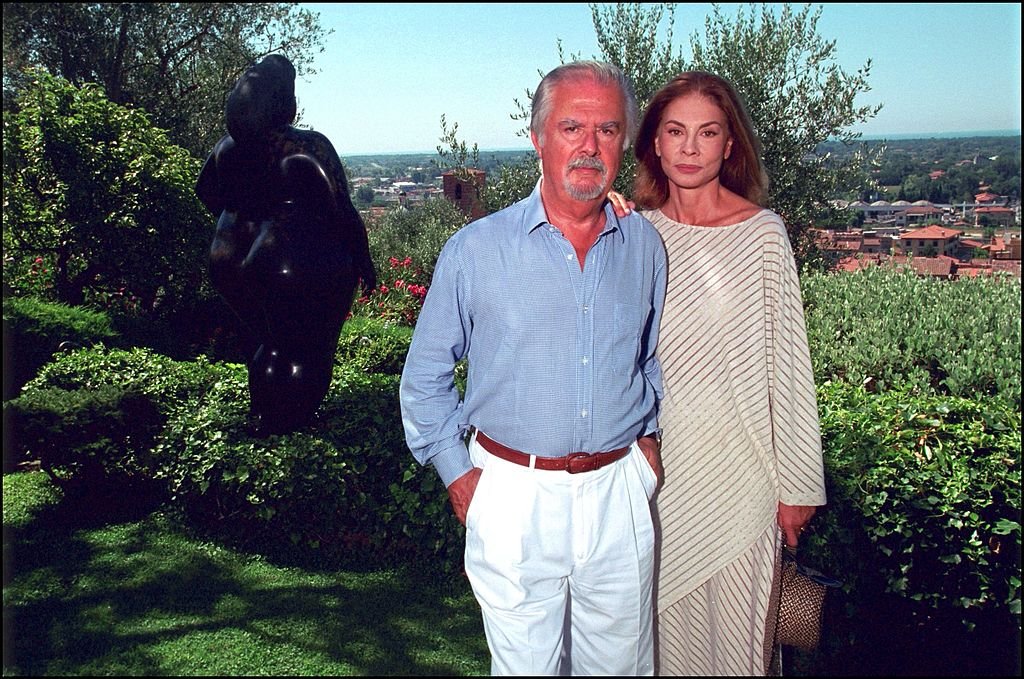 Fernando Botero y su esposa Sofia Vari en su casa en Pietrasanta, Italia en agosto de 2001. | Foto: Getty Images.