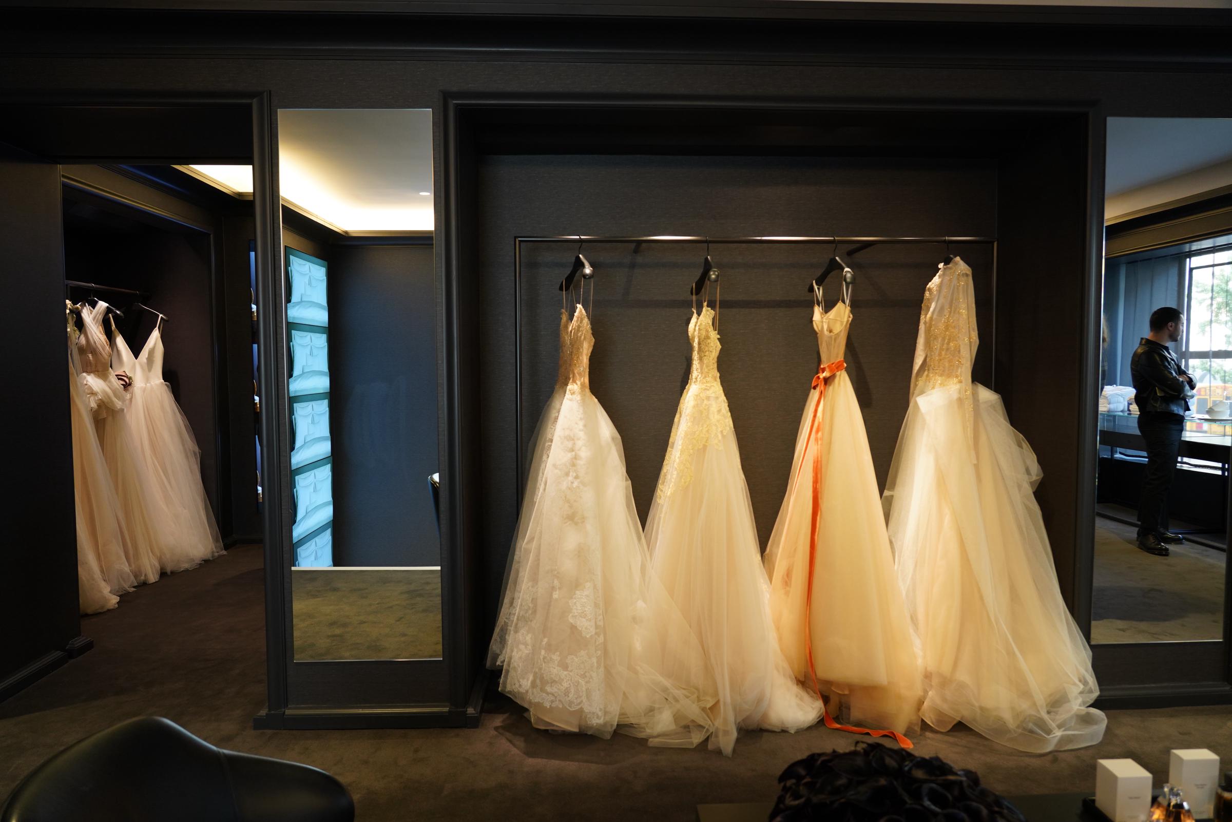 Detalles en una prueba nupcial de Vera Wang, el 14 de octubre de 2019 | Fuente: Getty Images