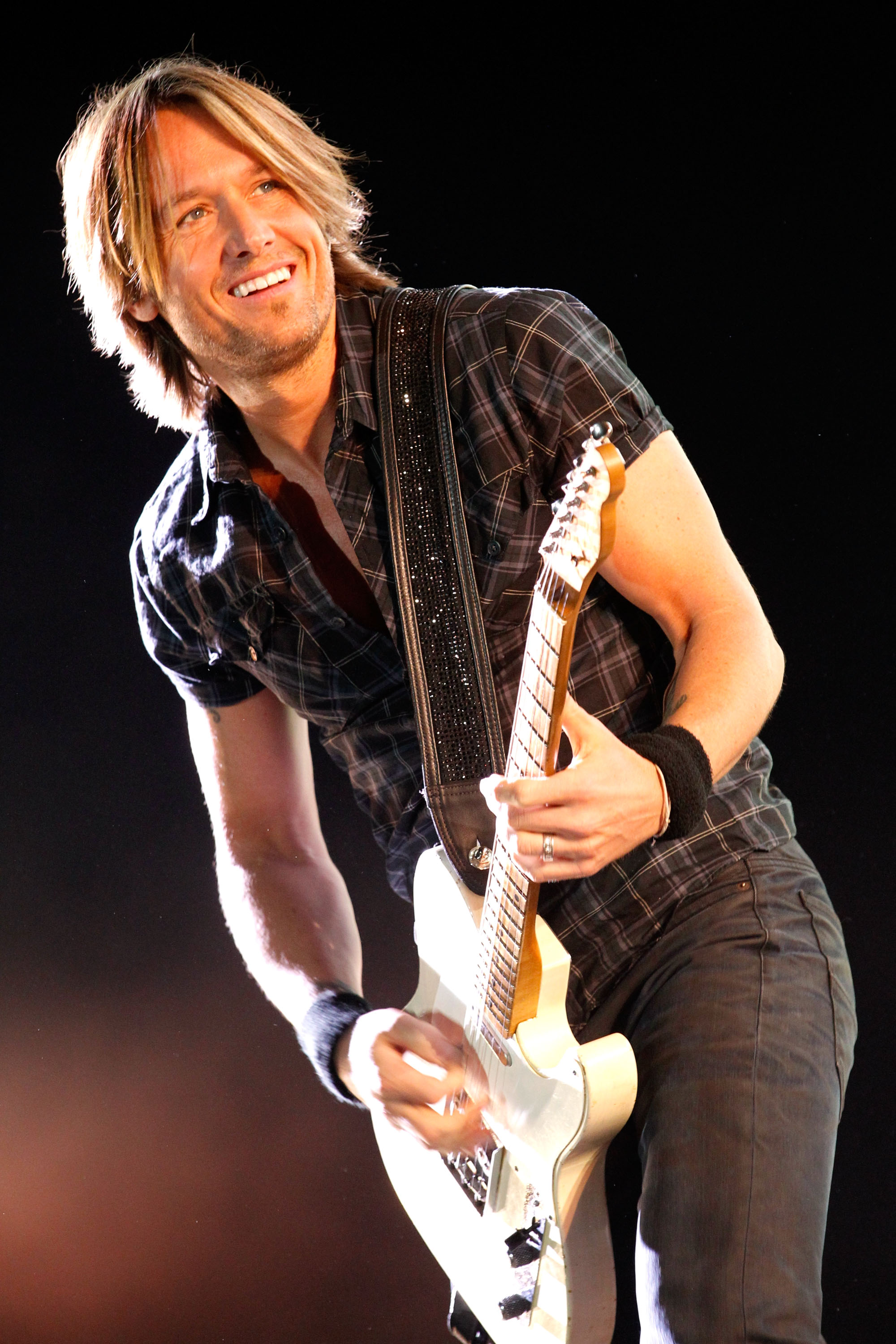 Keith Urban actúa durante el primer día de Stagecoach: California's Country Music Festival en Indio, California, el 24 de abril de 2010. | Fuente: Getty Images