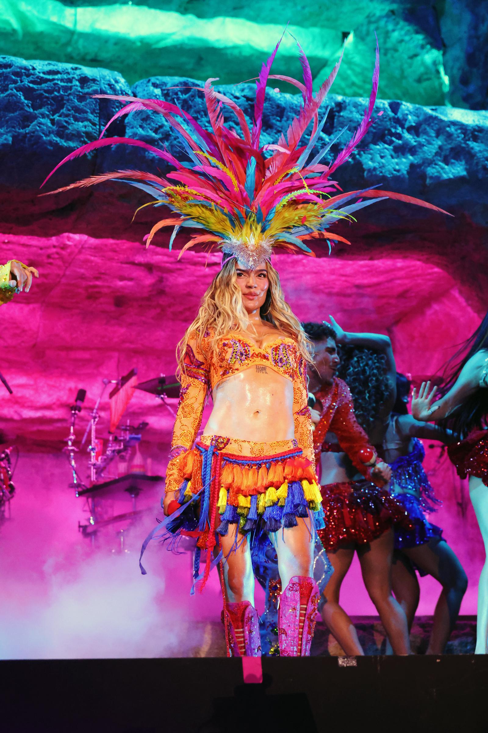 Karol G actuó en el escenario Coachella durante el Festival de Música y Artes de Coachella Valley 2026 en el Empire Polo Club el 19 de abril de 2026 en Indio, California. | Fuente: Getty Images