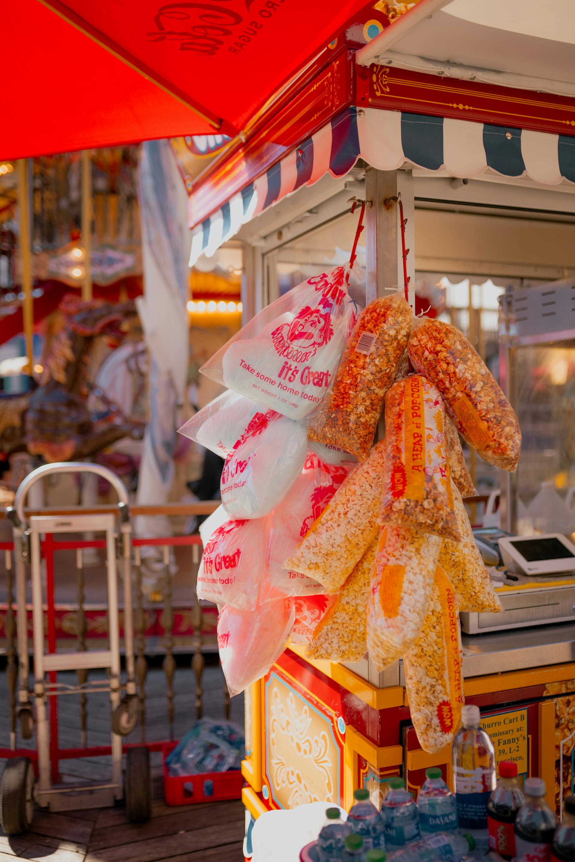 Puesto de comida en una feria | Fuente: Pexels