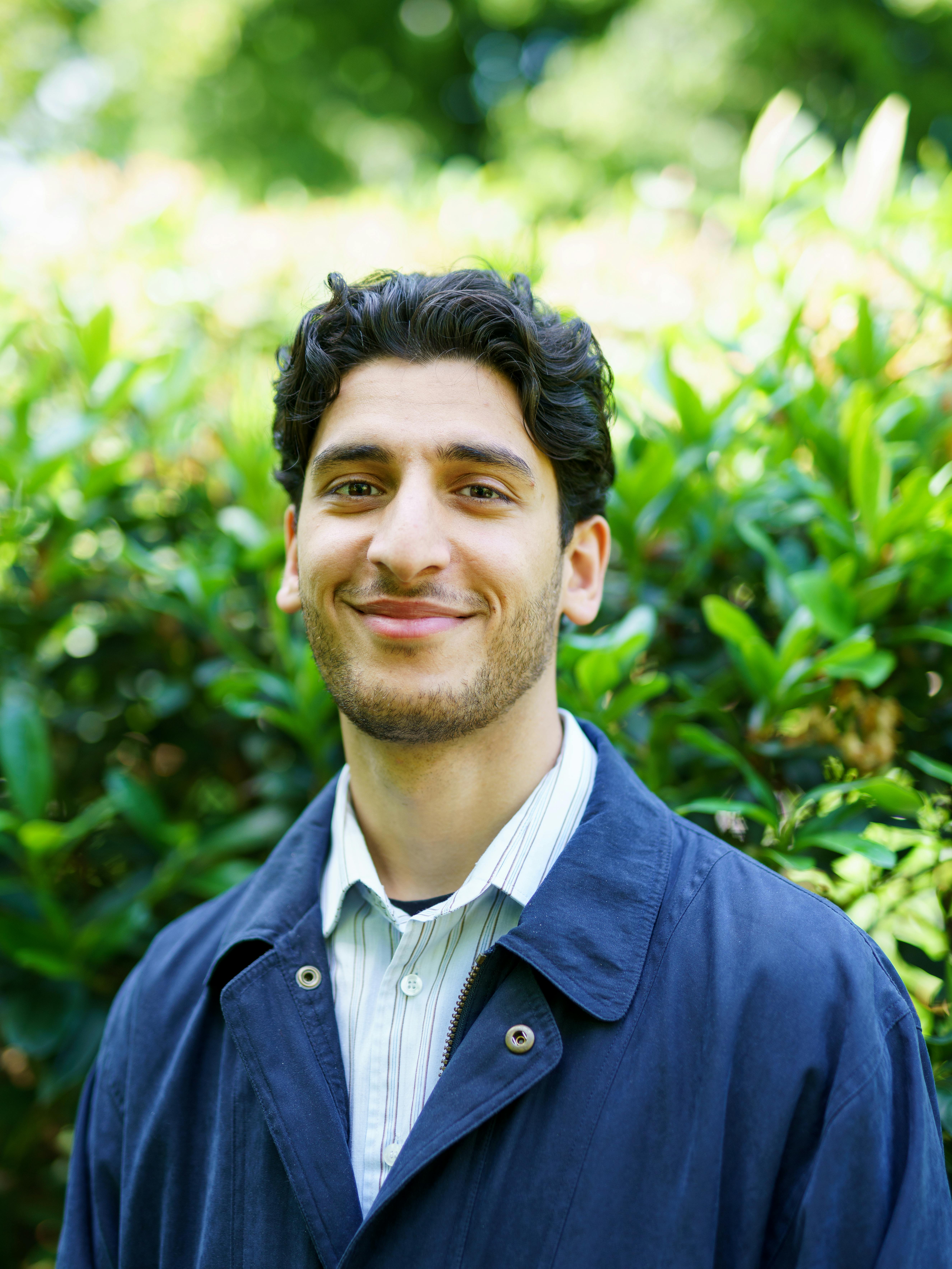 Un hombre sonriendo | Fuente: Pexels