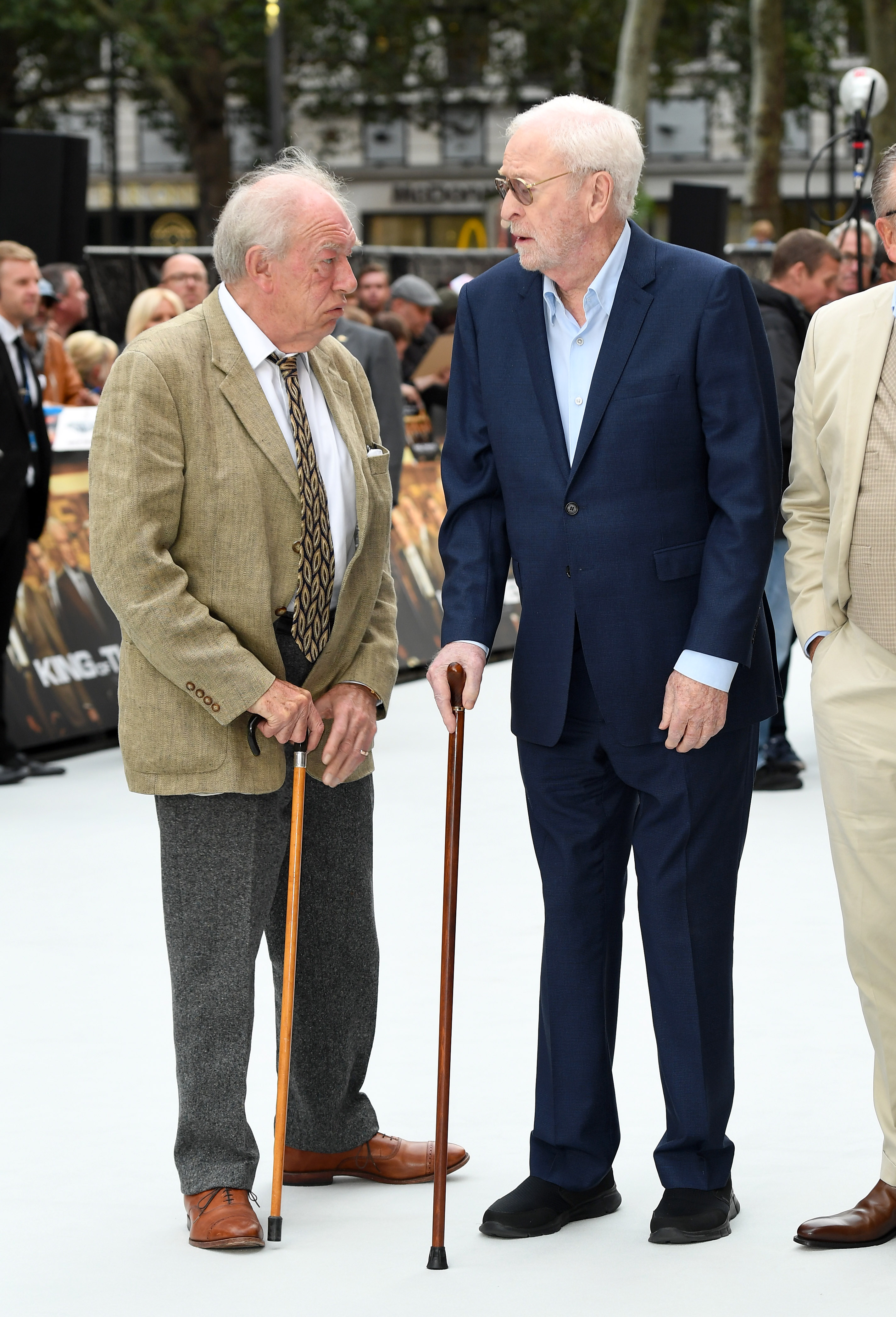 Sir Michael Caine y Sir Michael Gambon en el estreno mundial de "King Of Thieves" en Londres, Inglaterra, el 12 de septiembre de 2018. | Foto: Getty Images