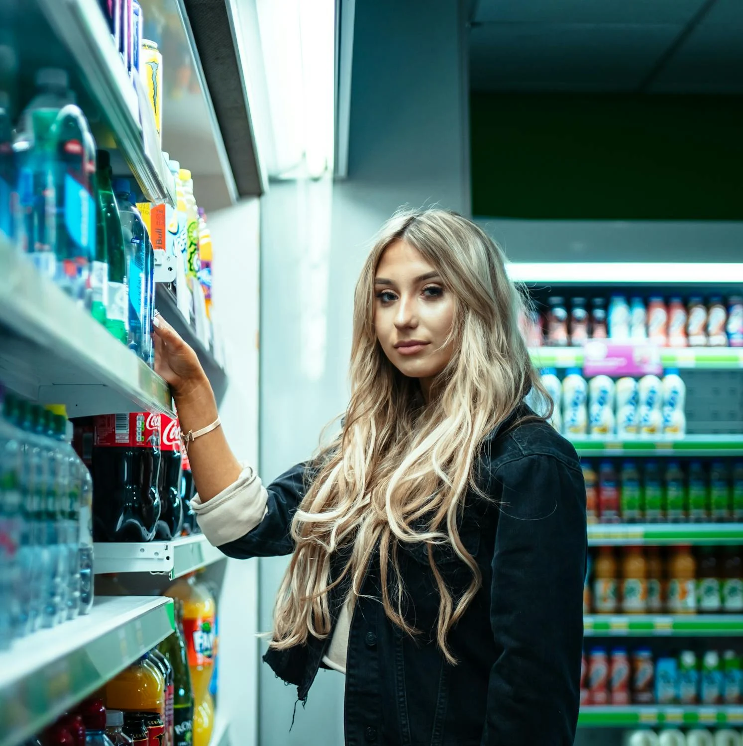 Una mujer en una tienda de comestibles | Fuente: Pexels