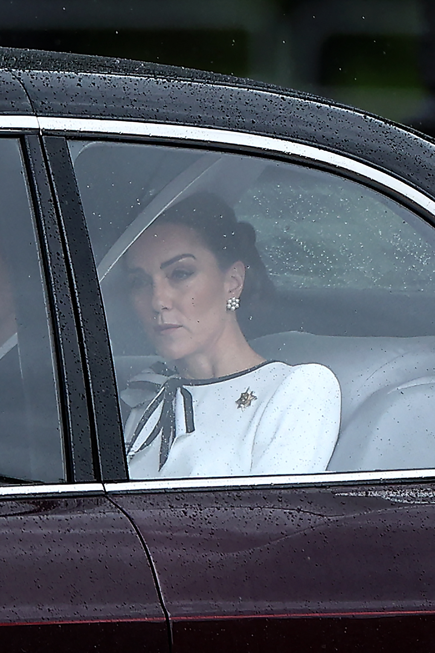 La princesa de Gales, Catherine, llega con el príncipe William y sus hijos al Palacio de Buckingham antes del Desfile del Cumpleaños del Rey "Trooping the Colour" en Londres el 15 de junio de 2024 | Fuente: Getty Images