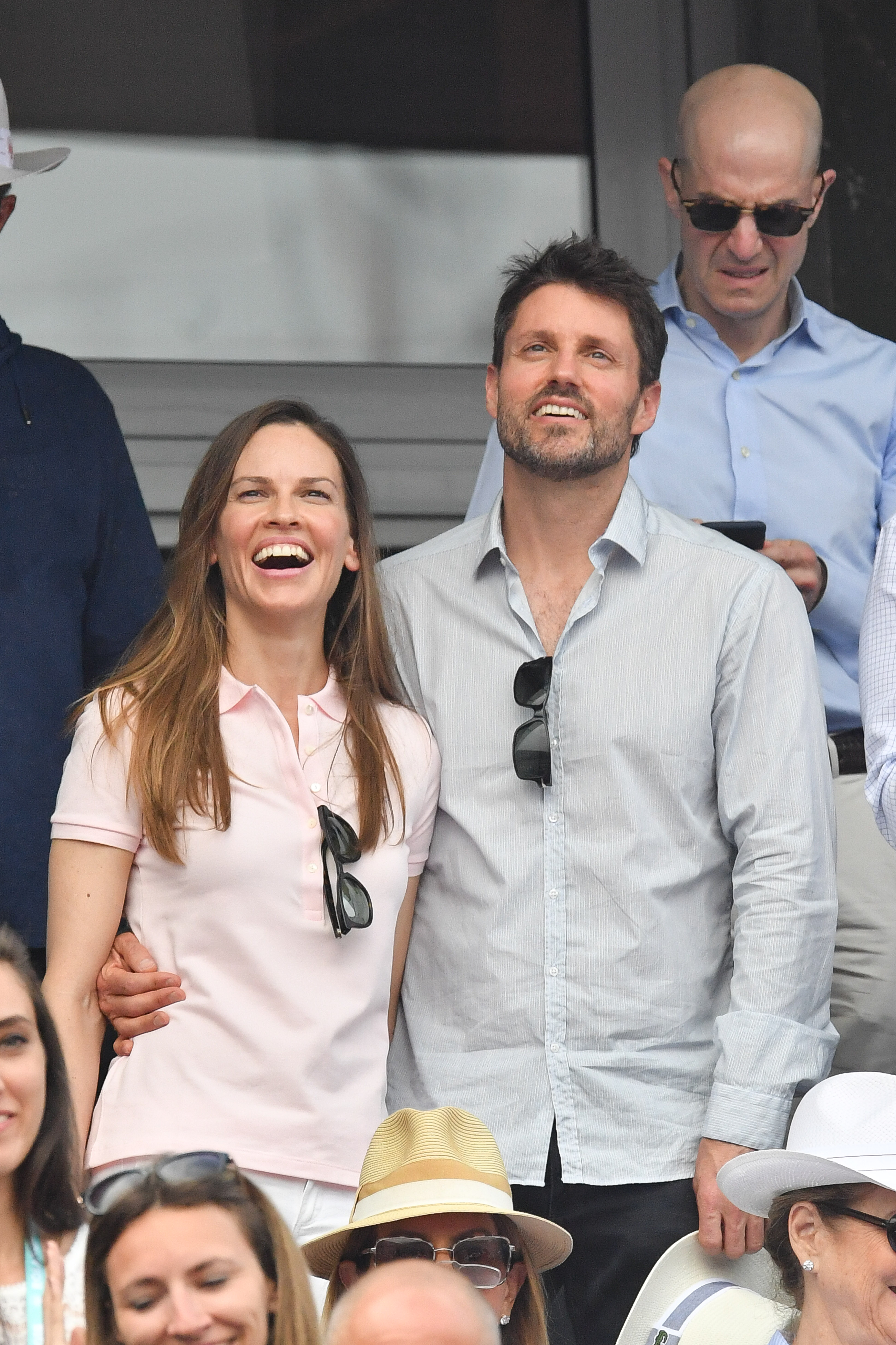 Hilary Swank y Philip Schneider asisten a la final masculina del Abierto de Francia 2018 - Día quince en Roland Garros el 10 de junio de 2018 en París, Francia | Foto: Getty Images