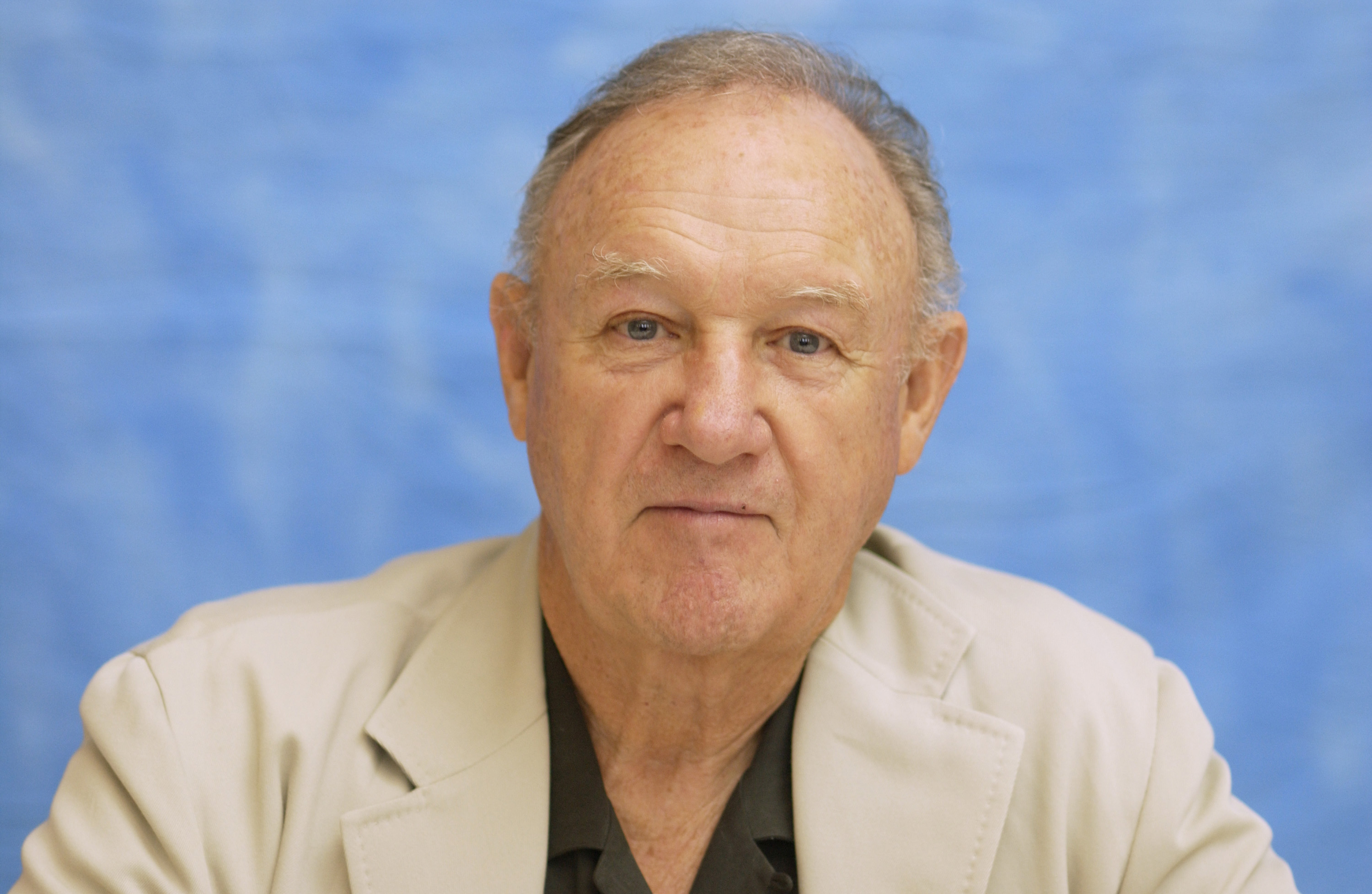 Gene Hackman es fotografiado durante una rueda de prensa, alrededor del 19 de septiembre de 2003 | Fuente: Getty Images