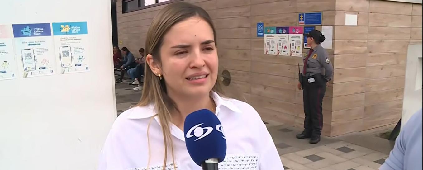 Diana Riveros, esposa de Diógenes Quintero, durante una entrevista televisiva | Fuente: YouTube/Noticias Caracol