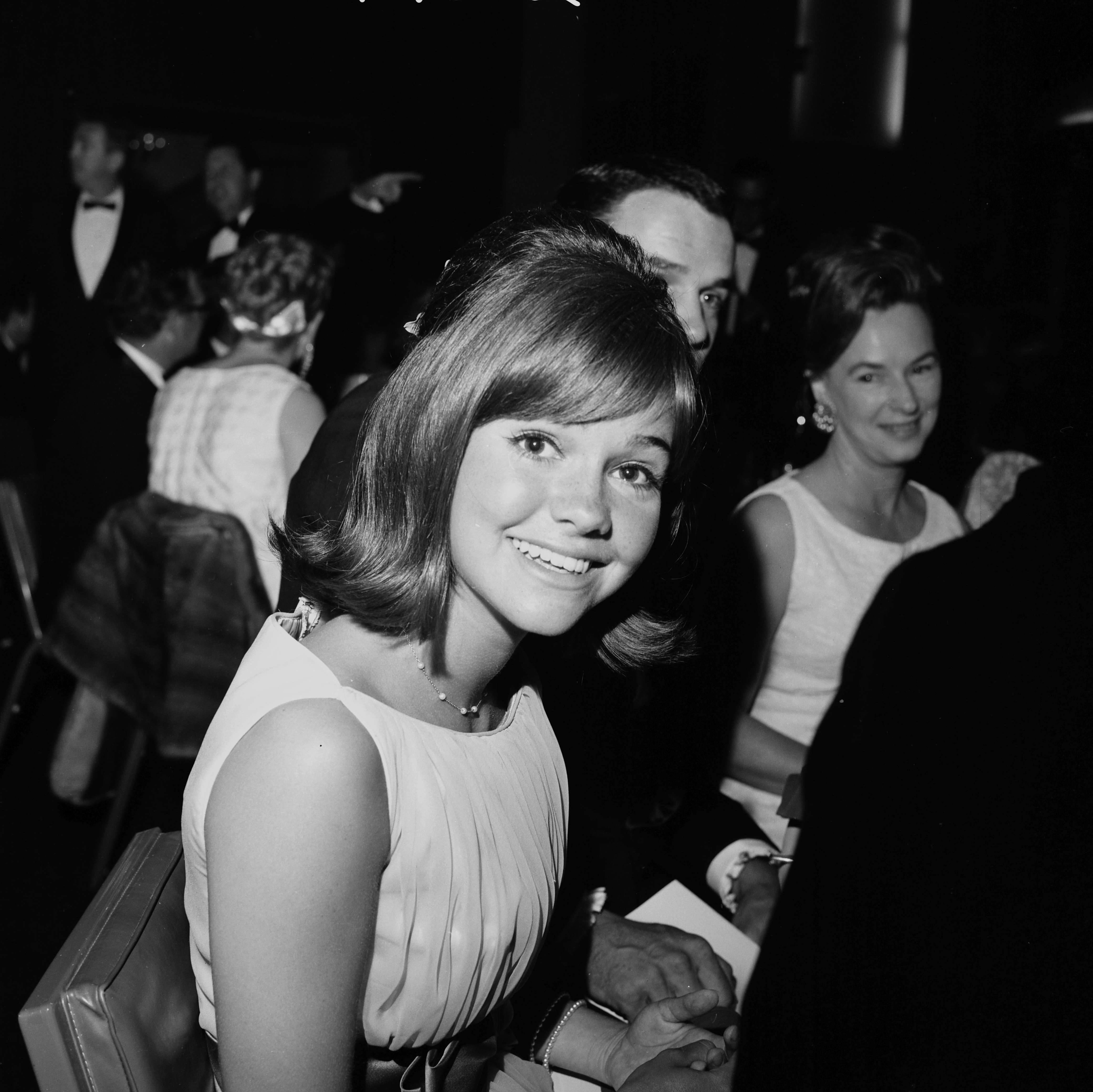 Sally Field asiste a una fiesta, circa 1958 | Fuente: Getty Images