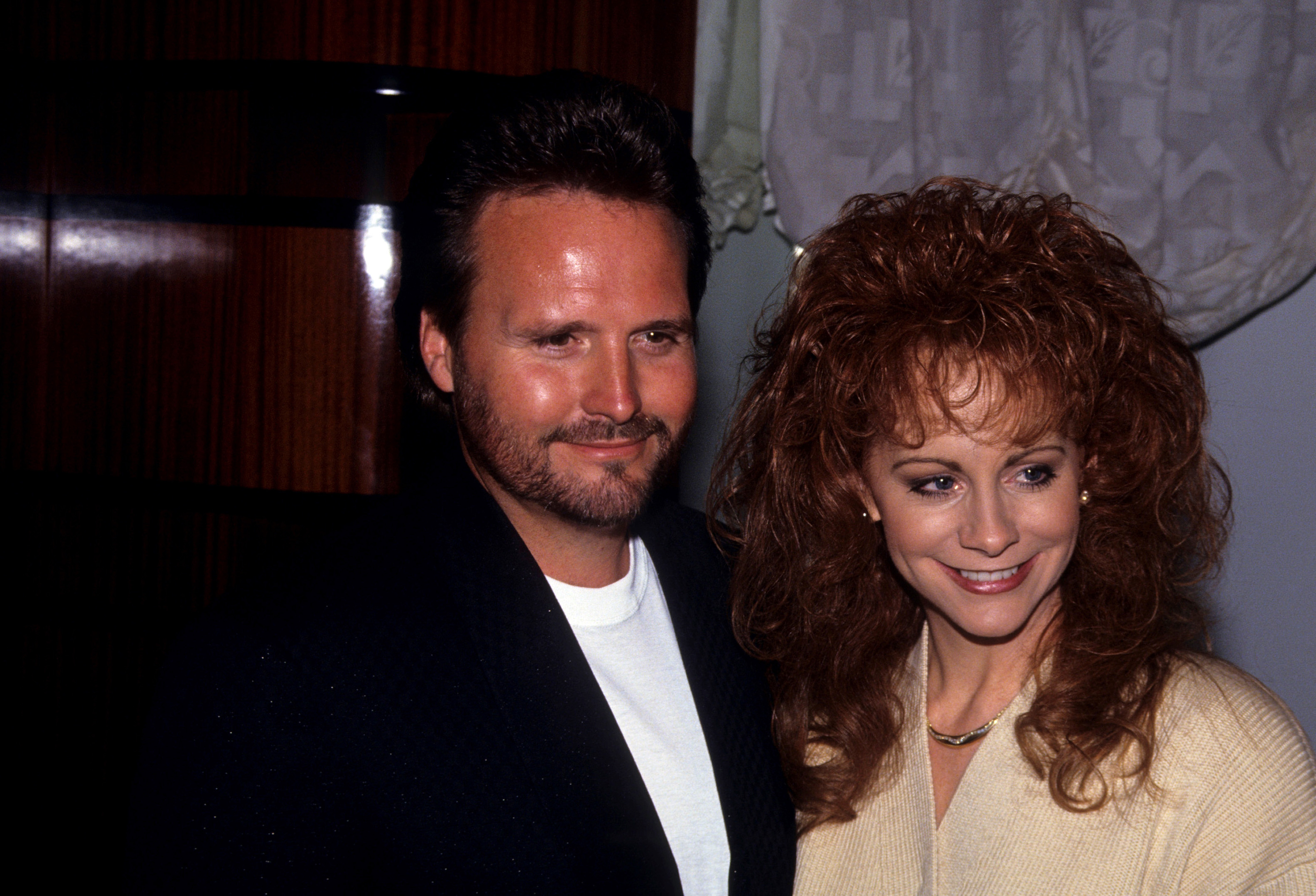 Reba McEntire y Narvel Blackstock en Rainbow Room el 30 de junio de 1993, en Nueva York | Fuente: Getty Images