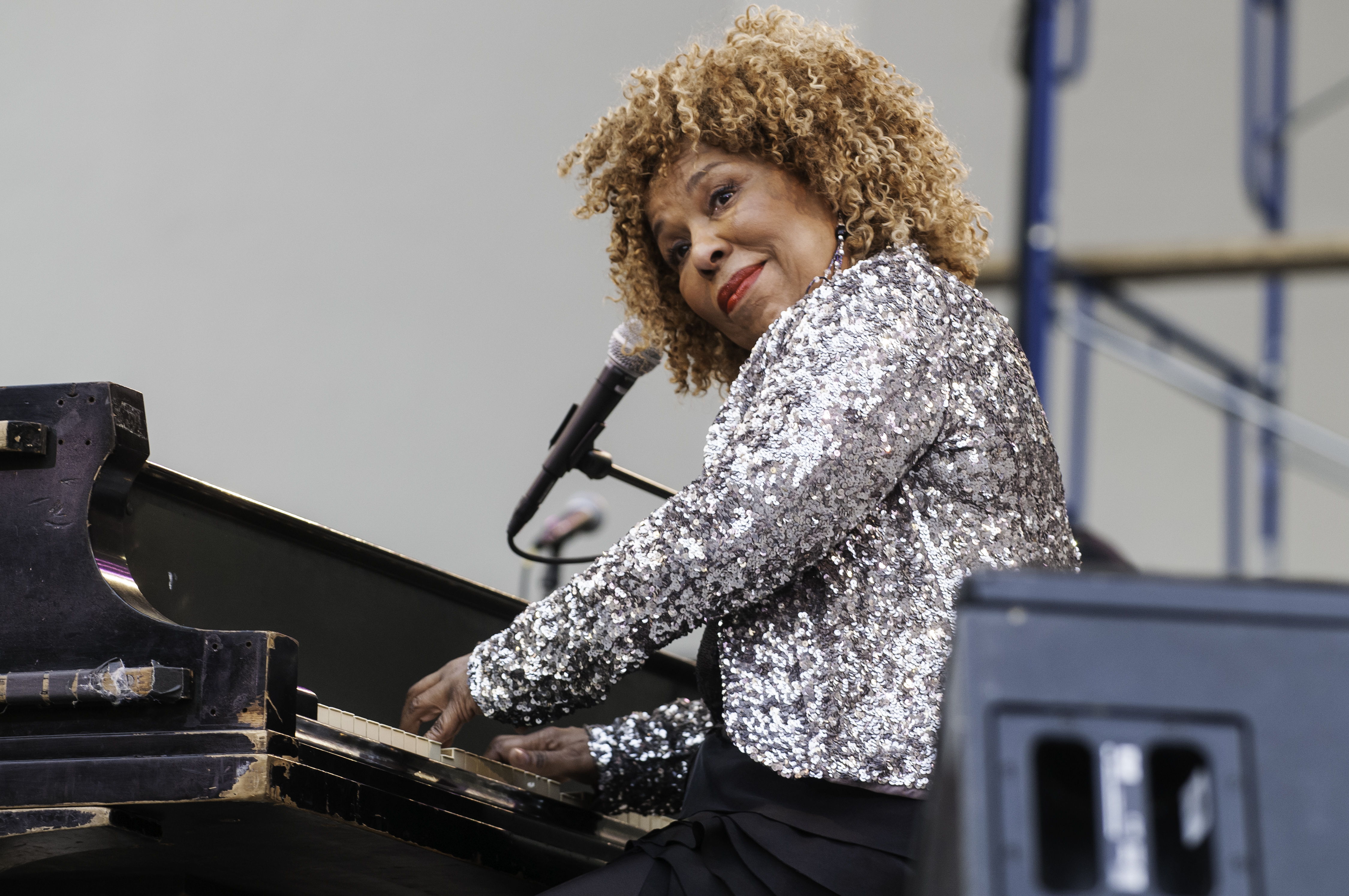 Roberta Flack durante un concierto homenaje a Joel Dorn en el Lincoln Center de Nueva York el 13 de agosto de 2008. | Fuente: Getty Images