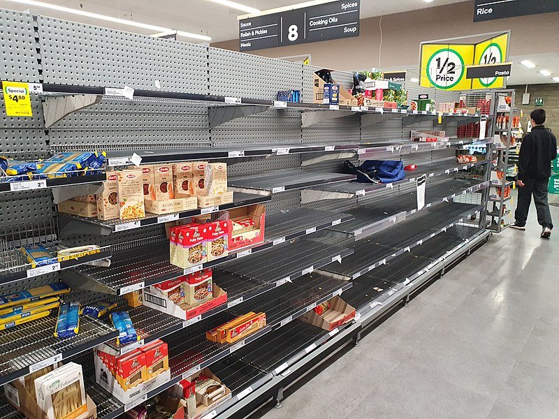 Estantes de los supermercados casi vacíos tras compras nerviosas debido al COVID-19 en Melbourne, Australia, el 9 de marzo de 2020. | Foto: Wikimedia Commons