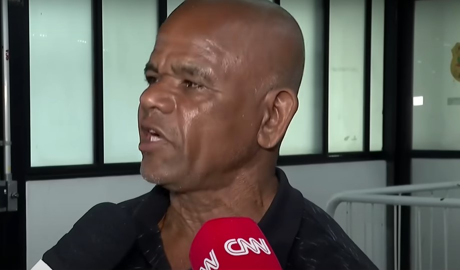 Padre de Lourivaldo hace declaraciones a la prensa. | Foto: YouTube/CNN Brasil