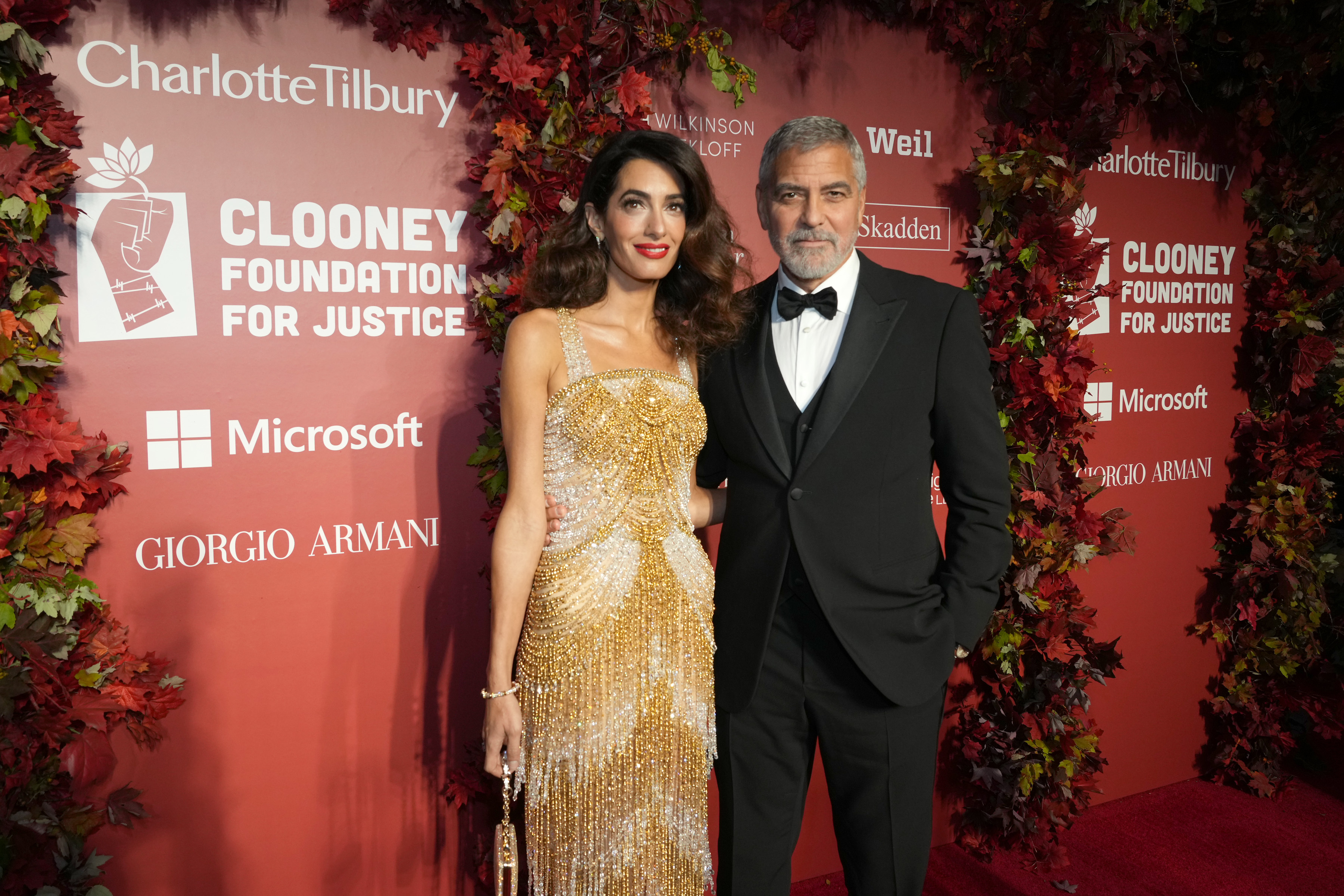 Amal y George Clooney en los Premios Albie Inaugurales de la Clooney Foundation For Justice en la Biblioteca Pública de Nueva York el 29 de septiembre de 2022 | Fuente: Getty Images