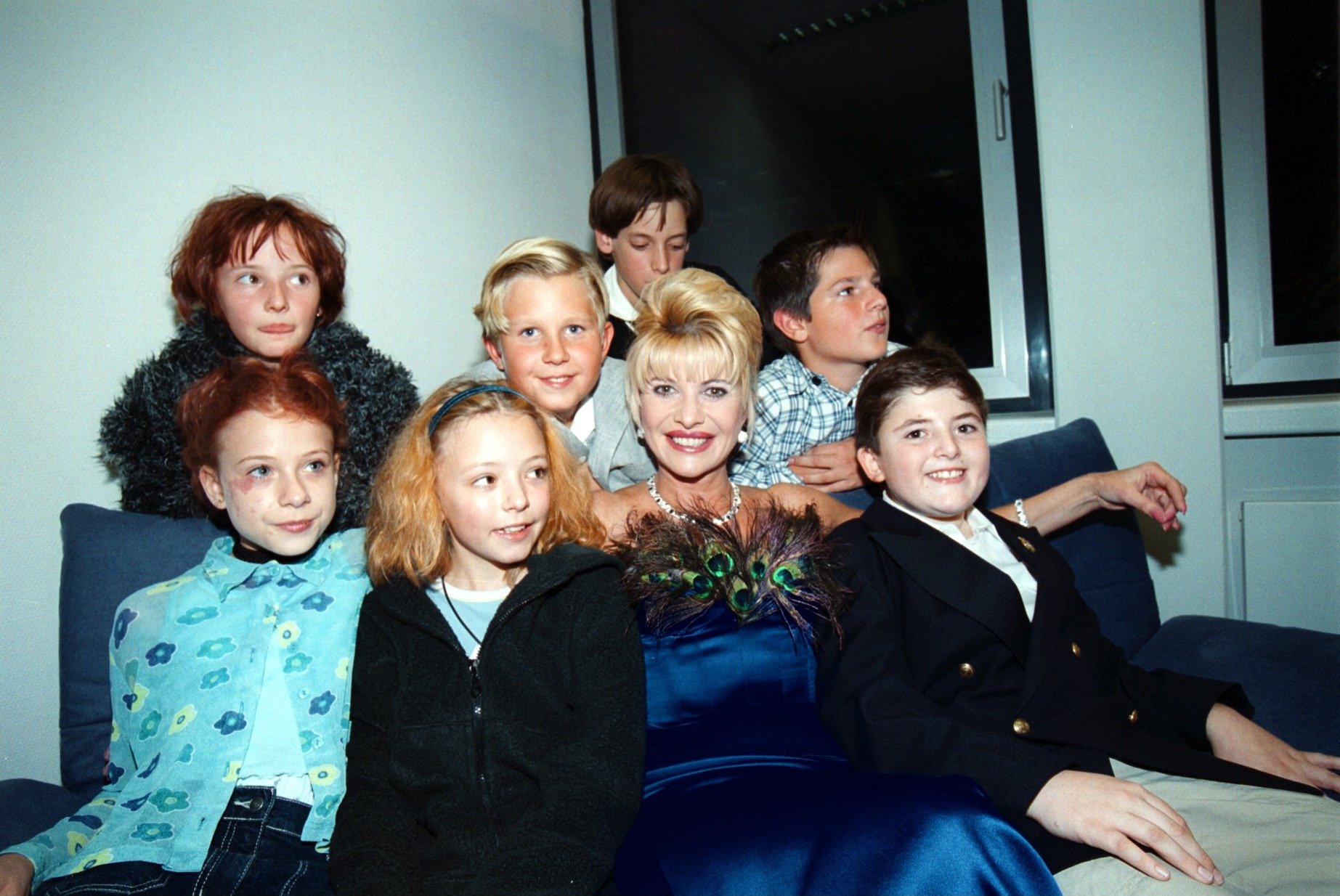 Ivana Trump rodeada de niños. | Fuente: Getty Images