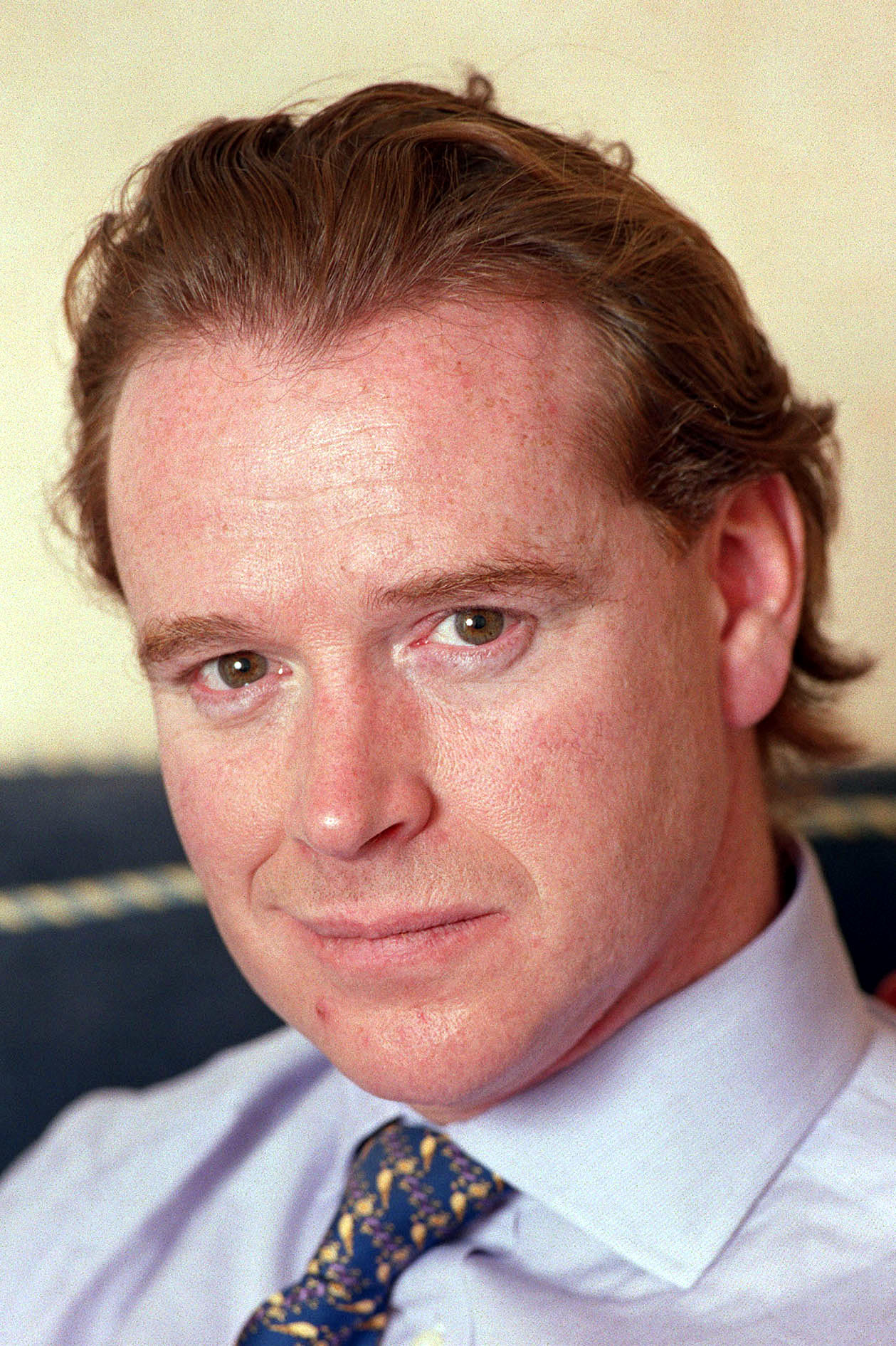 James Hewitt fotografiado en su casa de Londres el 18 de octubre de 1999. | Fuente: Getty Images