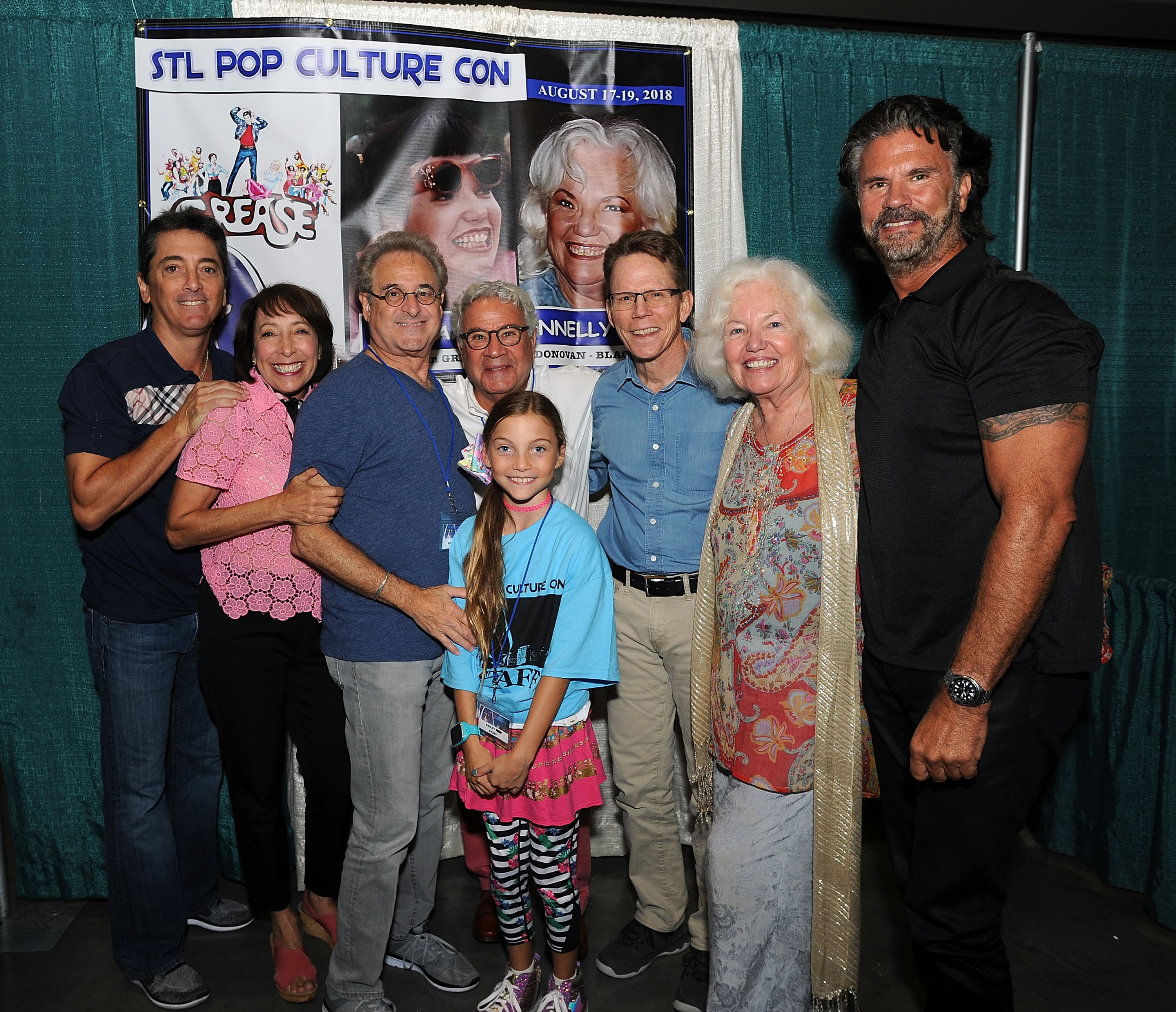 Scott Baio, Barry Pearl, Kelly Ward, Didi Conn, Bailey Baio, Lorenzo Lamas, la actriz, y Michael Tucci el 19 de agosto de 2018, en St Charles, Missouri | Fuente: Getty Images