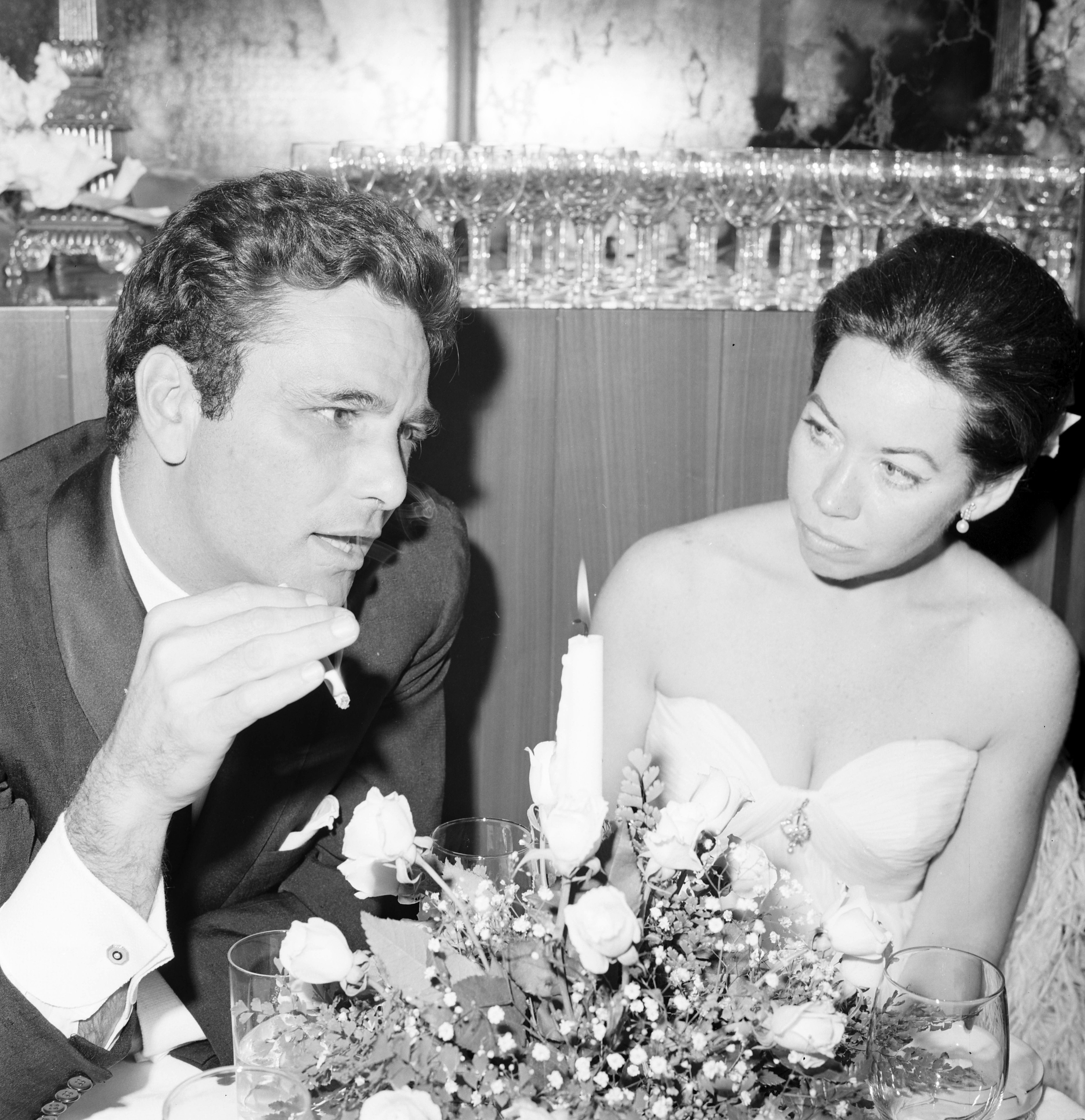 Con su primera esposa, Alyce Mayo, hacia 1966 | Fuente: Getty Images