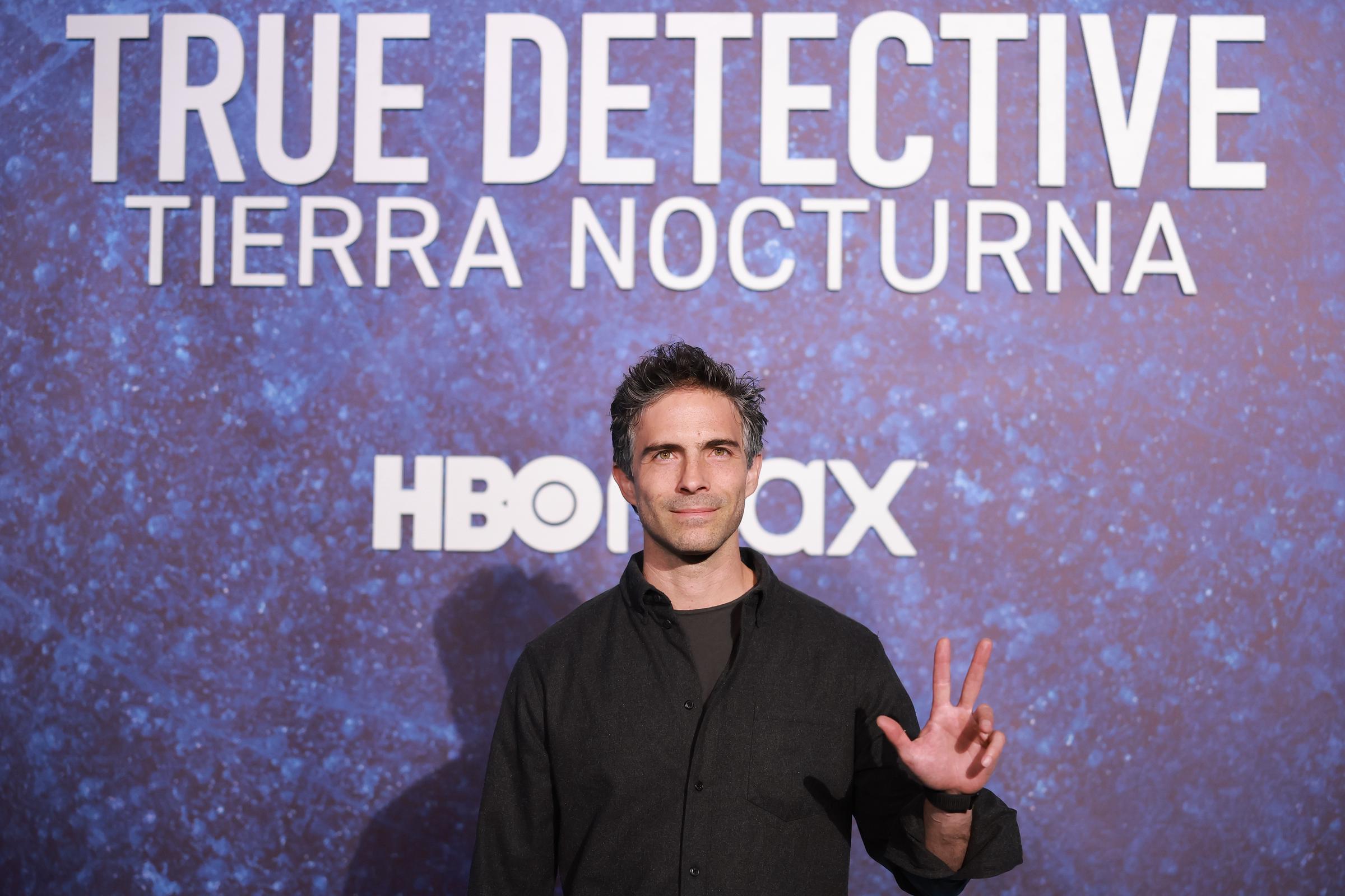 Osvaldo Benavides posa durante la alfombra azul de la serie "True Detective: Night Country" en la Cineteca Nacional el 11 de enero de 2024 en la Ciudad de México, México. | Fuente: Getty Images