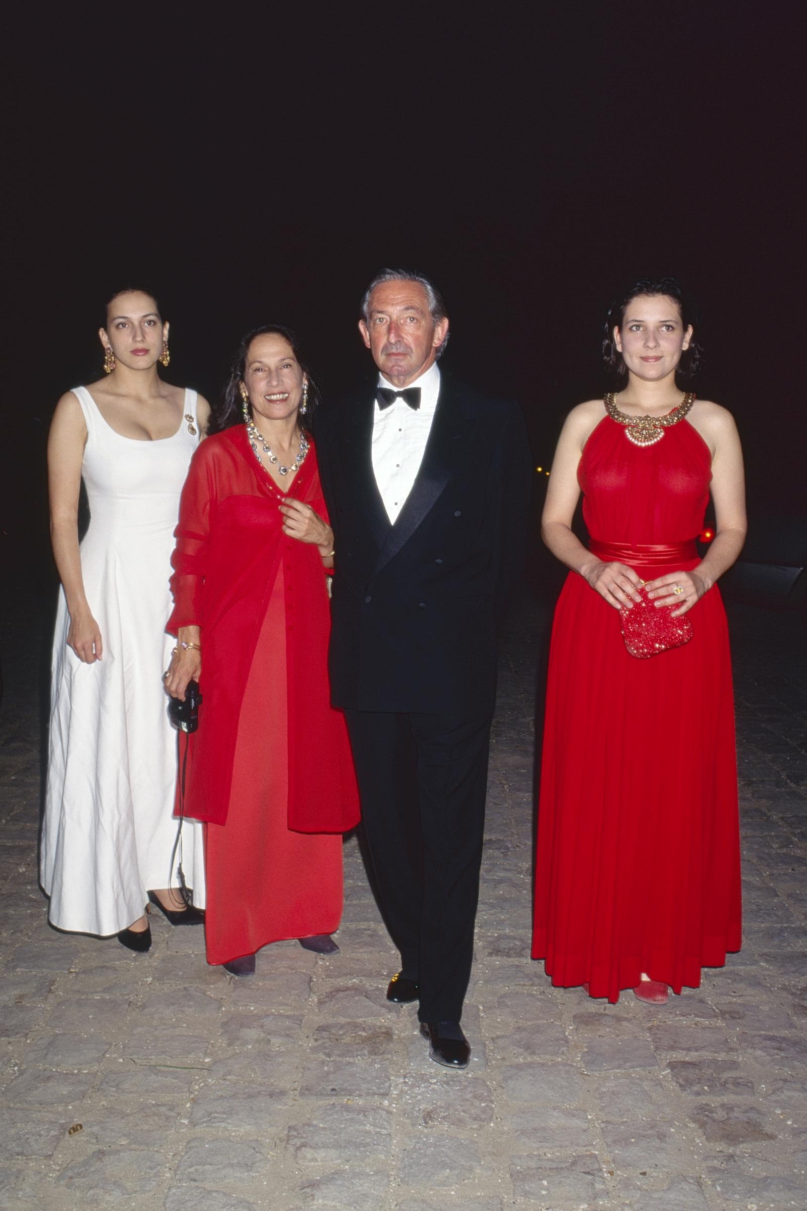 La princesa Olga, Marina Karella, el príncipe Miguel y la princesa Alexandra en una fiesta de gala en París el 1 de julio de 1994 | Fuente: Getty Images