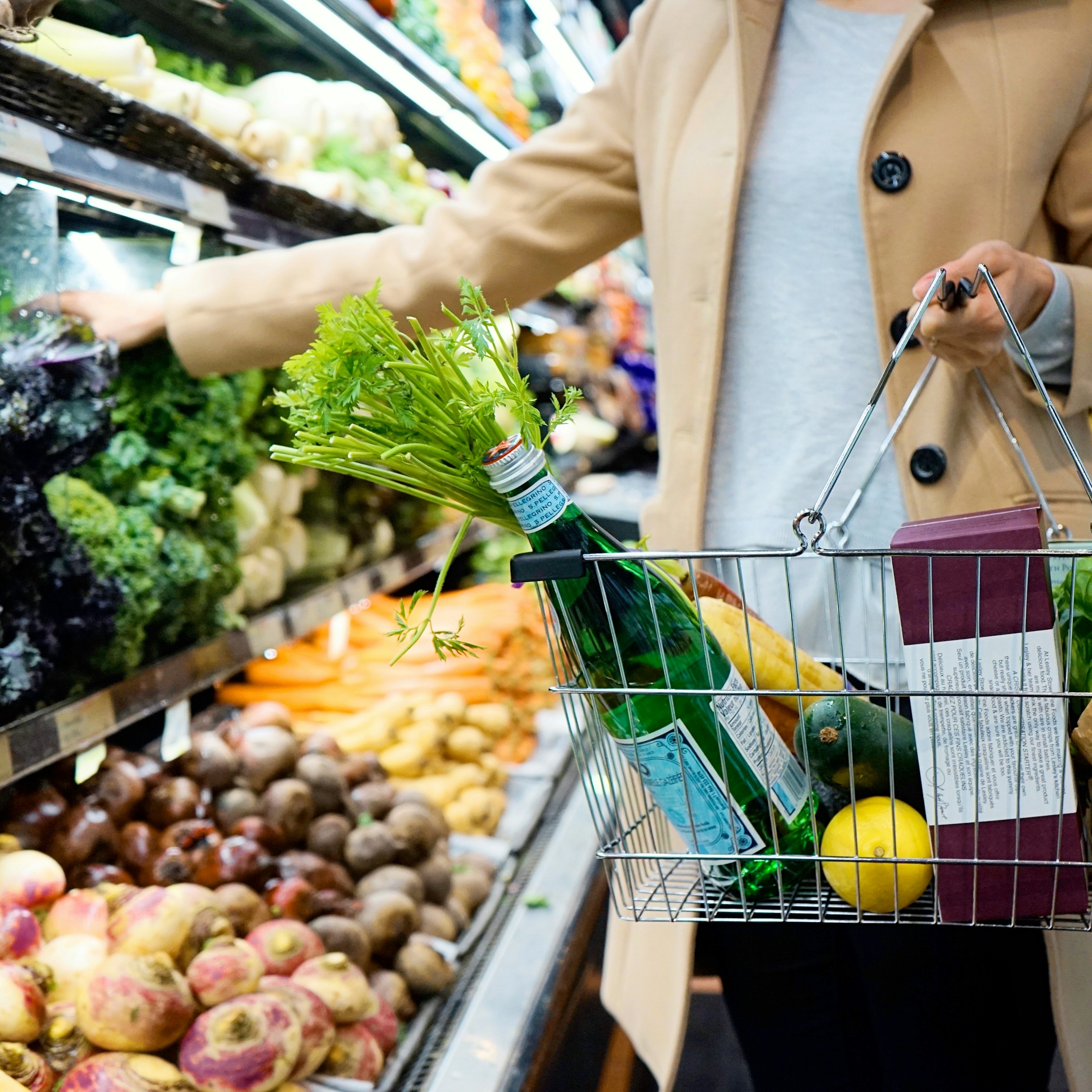 Mujer en un supermercado | Foto: Unsplash