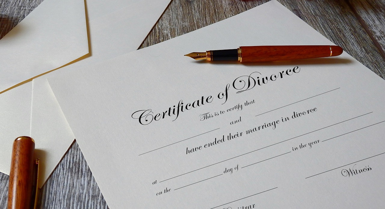 Un certificado de divorcio | Fuente: Pixabay