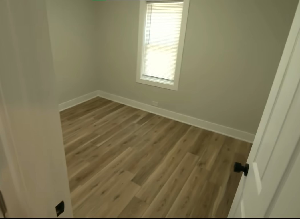 Interiores de la casa de infancia de León XIV en su estado actual. | Foto: YouTube/Inside Edition