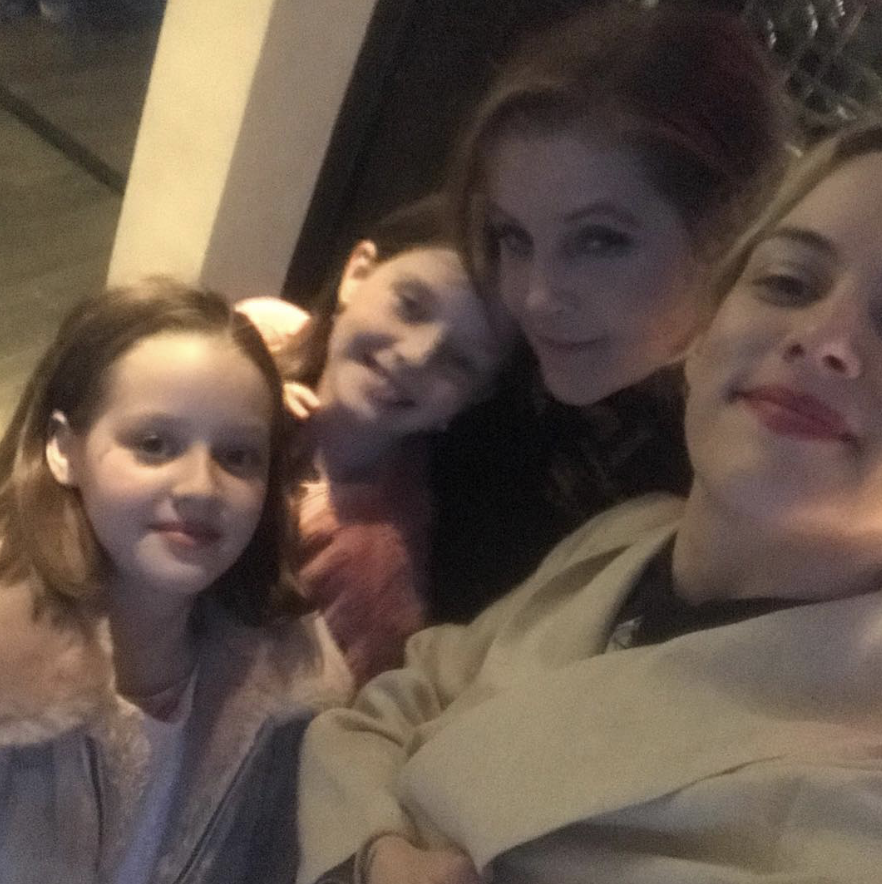 Harper y Finley celebraron su décimo cumpleaños en octubre de 2018. Sus padres se habían separado en 2016, pero ambos seguían formando parte de la vida de las niñas. | Fuente: Instagram/lisampresley