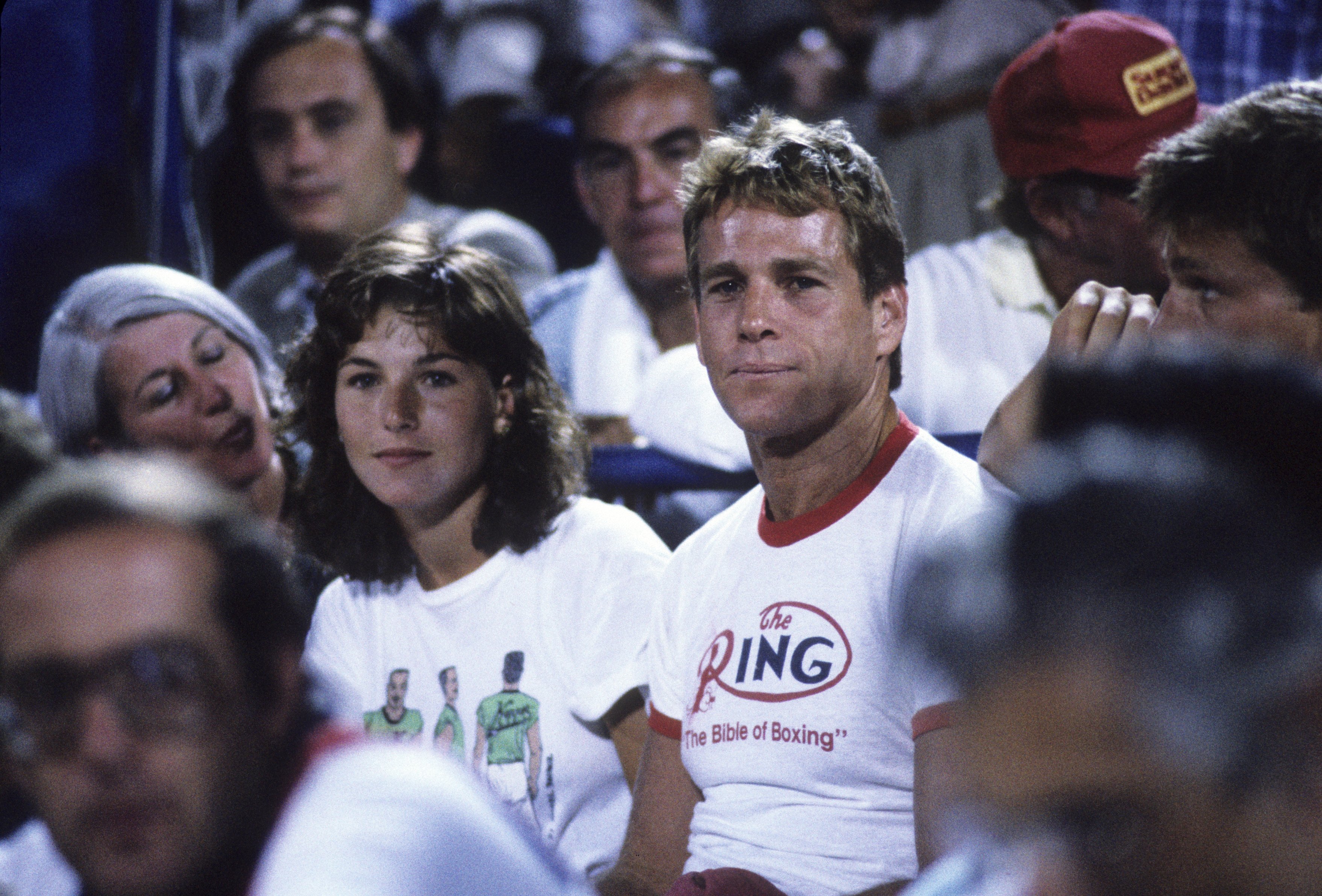 La estrella de la pantalla y su padre, Ryan O'Neal en el Centro Nacional de Tenis de Flushing, Nueva York, en 1985 | Fuente: Getty Images