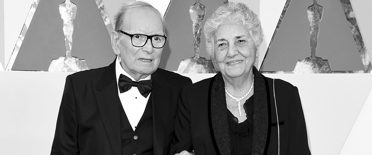 Ennio Morricone y su esposa en la 88a Anual de los Premios de la Academia en el Hollywood & Highland Center el 28 de febrero de 2016 en Hollywood. | Foto: Getty Images