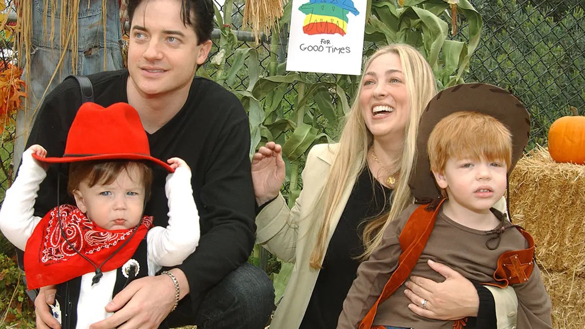 Brendan Fraser y su entonces Esposa, Afton Smith, disfrutando de una salida en familia con sus hijos pequeños, Griffin y Holden. La pareja tuvo tres hijos durante su matrimonio, antes de anunciar su separación en 2007. | Fuente: Getty Images