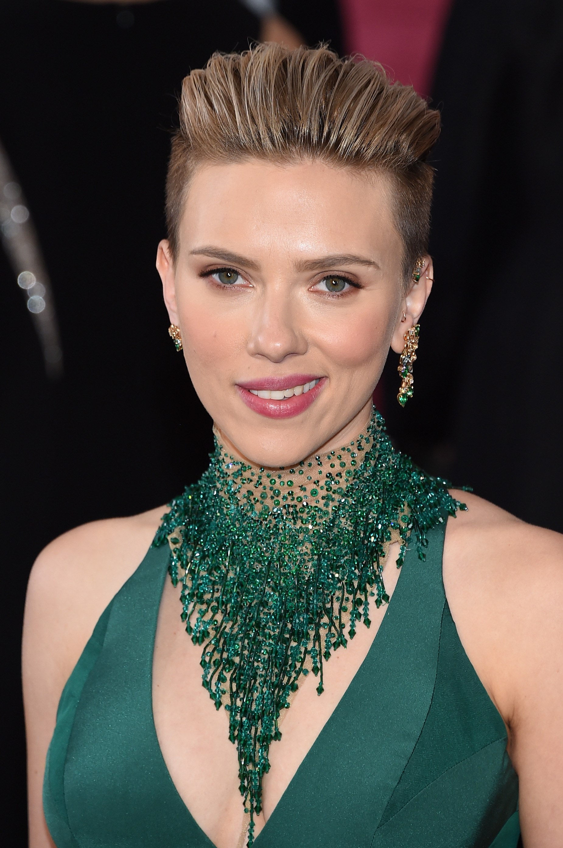 Scarlett Johansson asiste a los 87º Premios Anuales de la Academia el 22 de febrero de 2015 en Hollywood, California. | Fuente: Getty Images