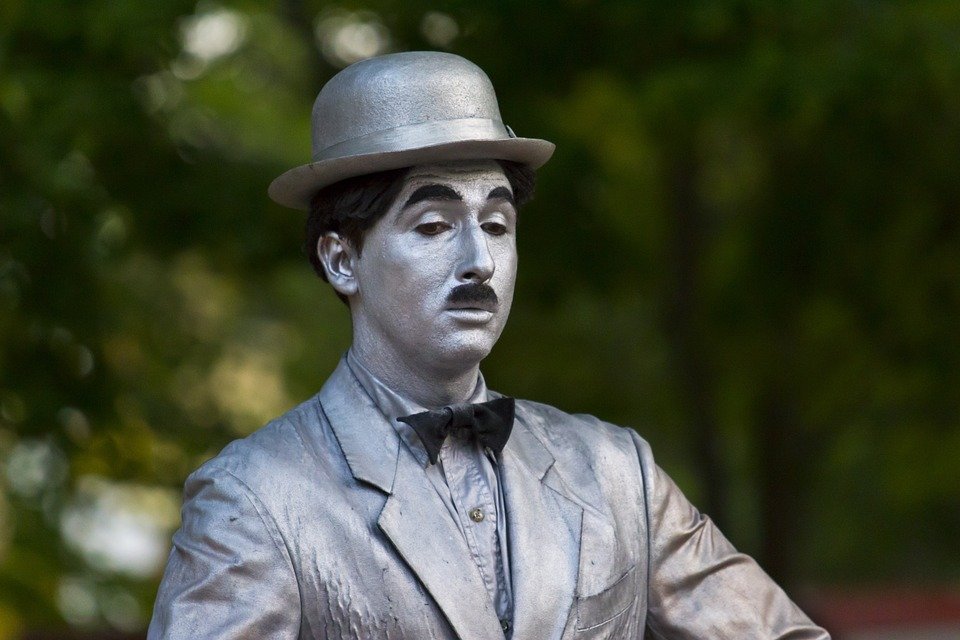 El emblemático bigote de Charlie Chaplin │Imagen tomada: Pixabay