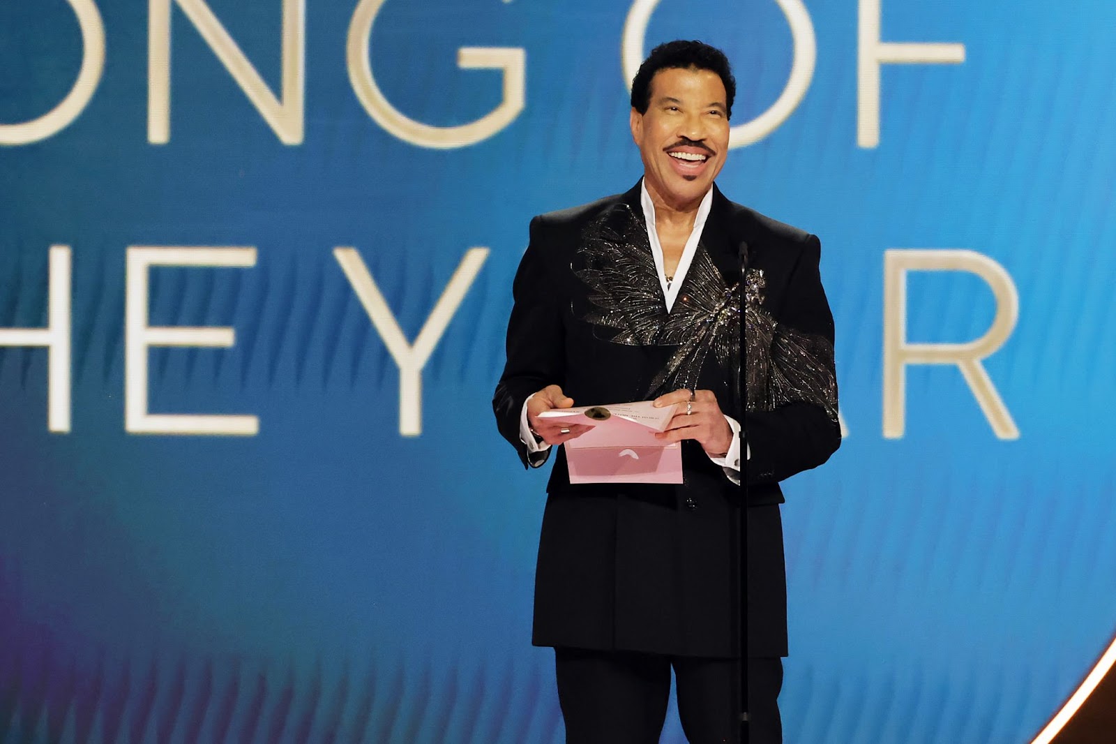 Lionel Richie durante la 66ª edición de los Premios Grammy el 4 de febrero de 2024, en Los Ángeles, California. | Fuente: Getty Images