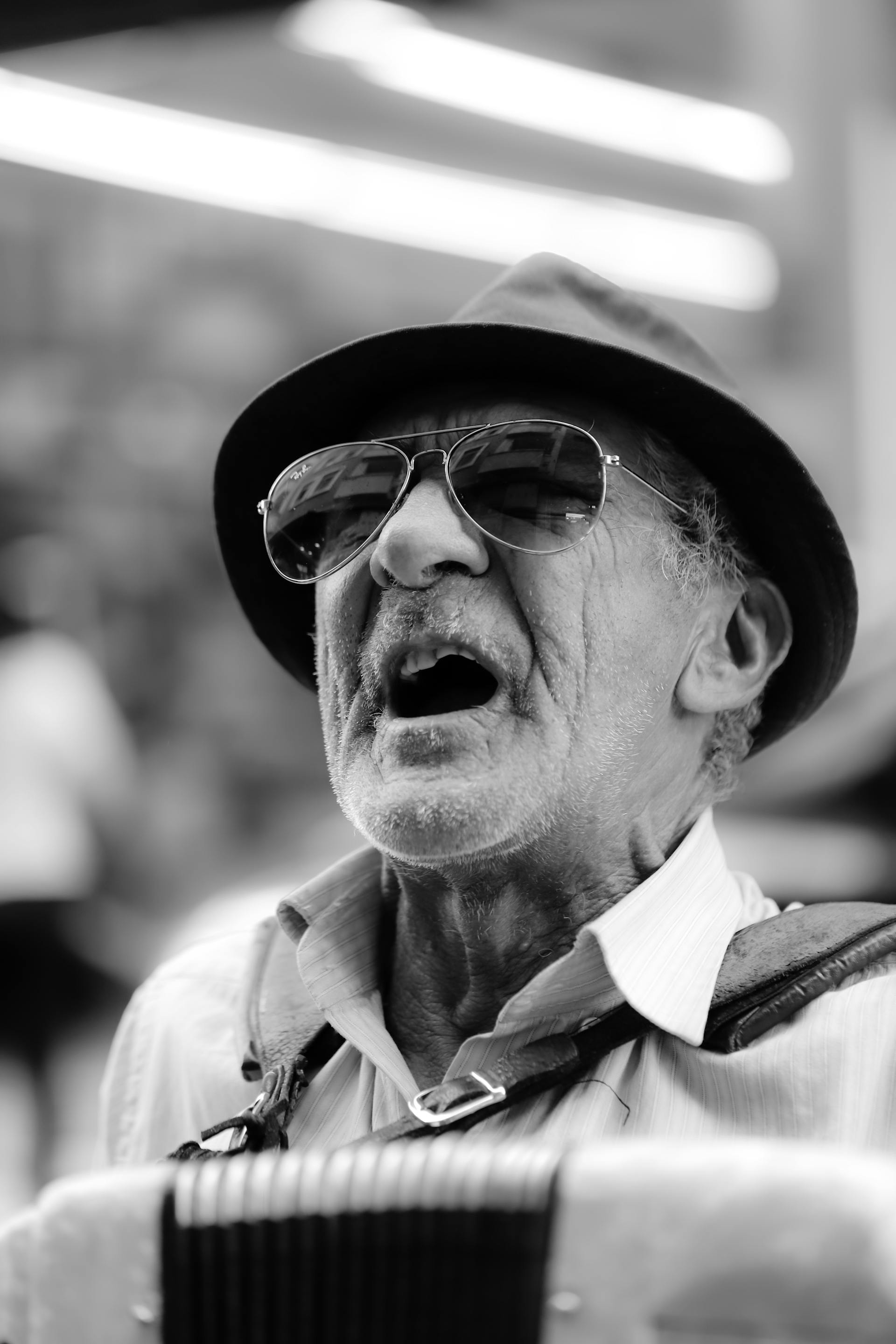 Un anciano con la boca abierta | Fuente: Pexels