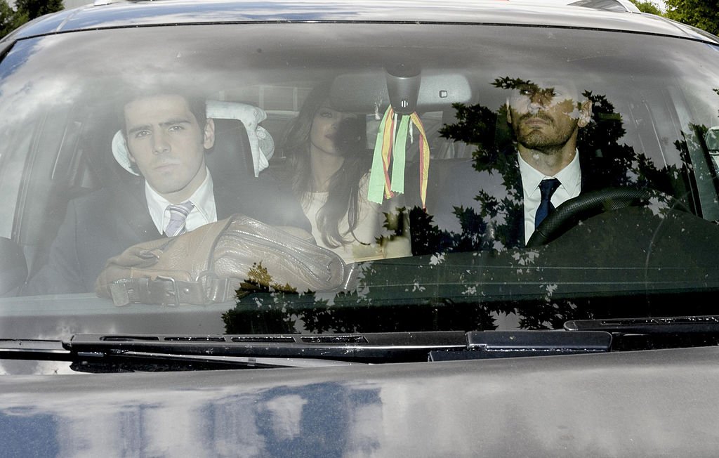 Iker Casillas, su hermano Unai Casillas y Sara Carbonero el 31 de mayo de 2014 en Madrid, España. | Foto: Getty Images