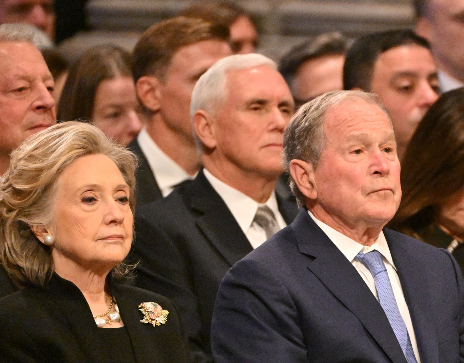 El ex vicepresidente Al Gore, la ex secretaria de Estado Hillary Clinton, el ex vicepresidente Mike Pence y el ex presidente George W. Bush en el funeral de Estado por el ex presidente estadounidense Jimmy Carter el 9 de enero de 2025. | Fuente: Getty Images