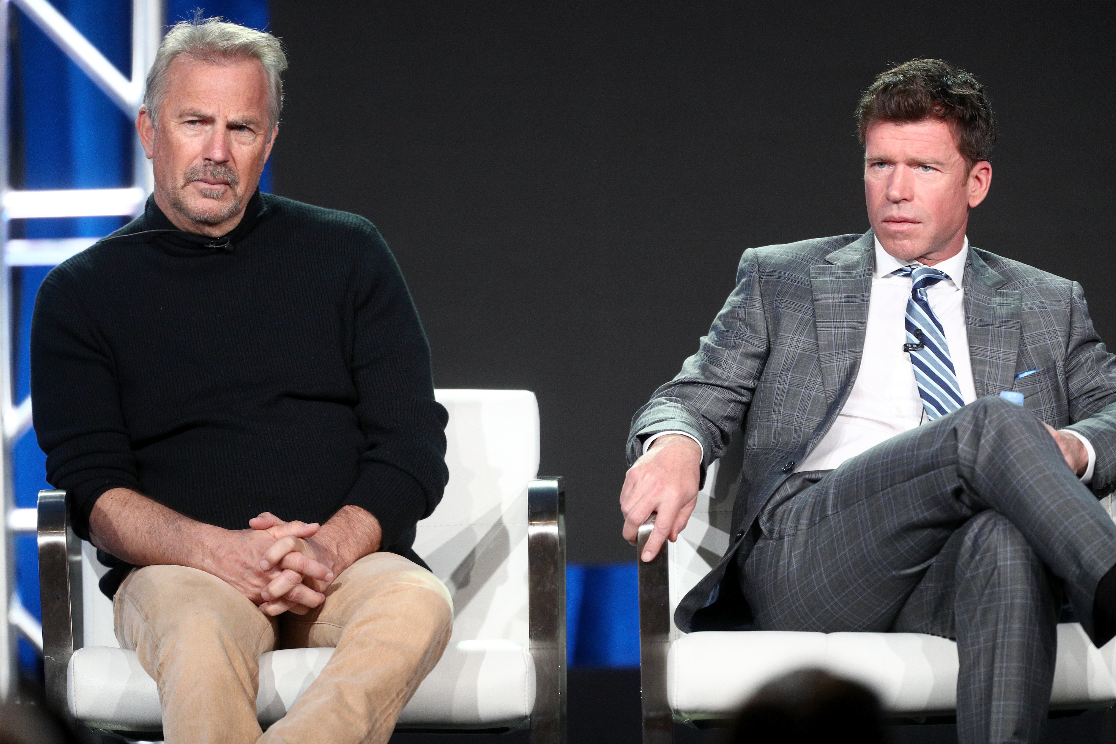 Kevin Costner y Taylor Sheridan en el Winter Television Critics Association Press Tour 2018 en Pasadena, California, el 15 de enero de 2018 | Fuente: Getty Images