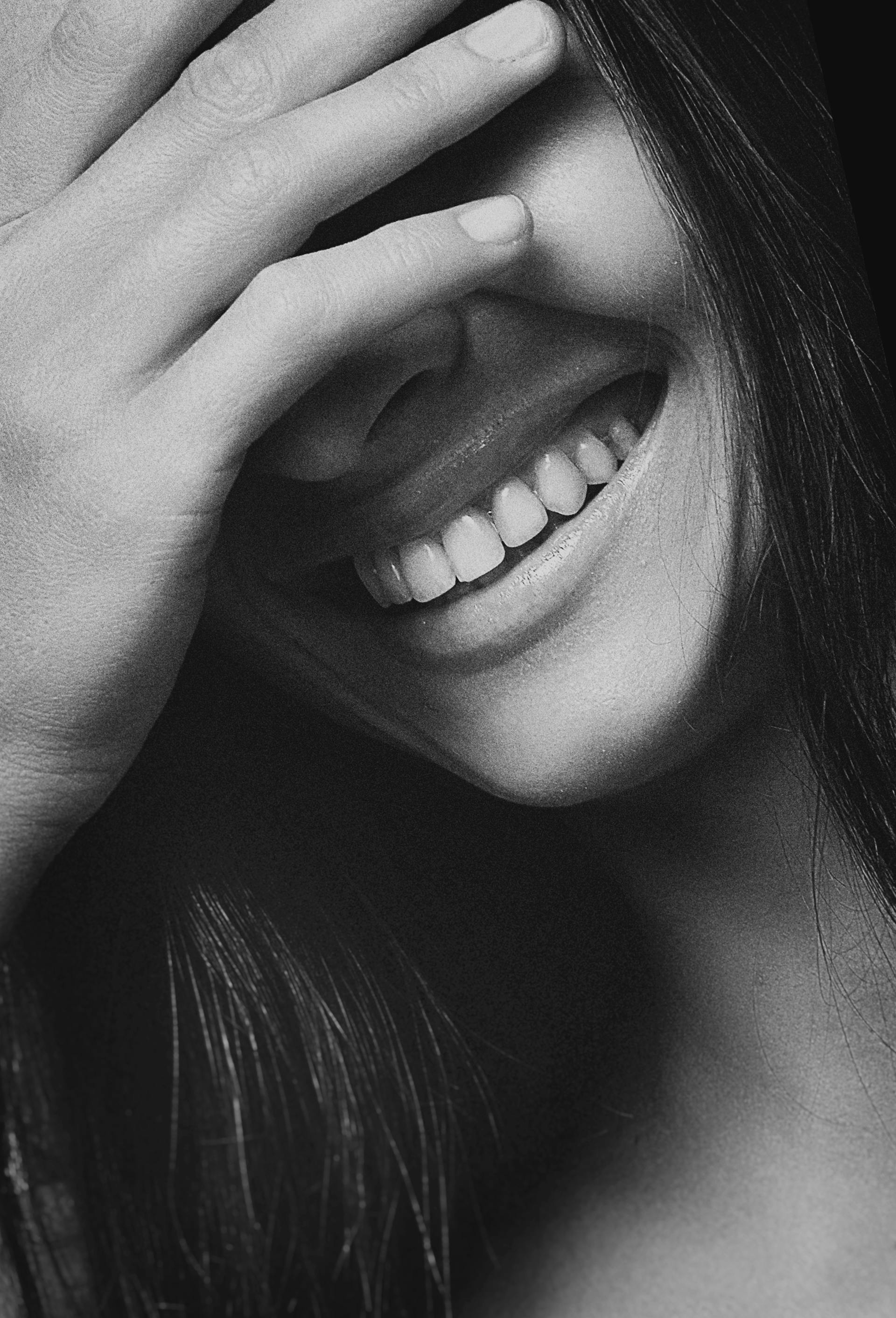 Una mujer riendo | Fuente: Pexels