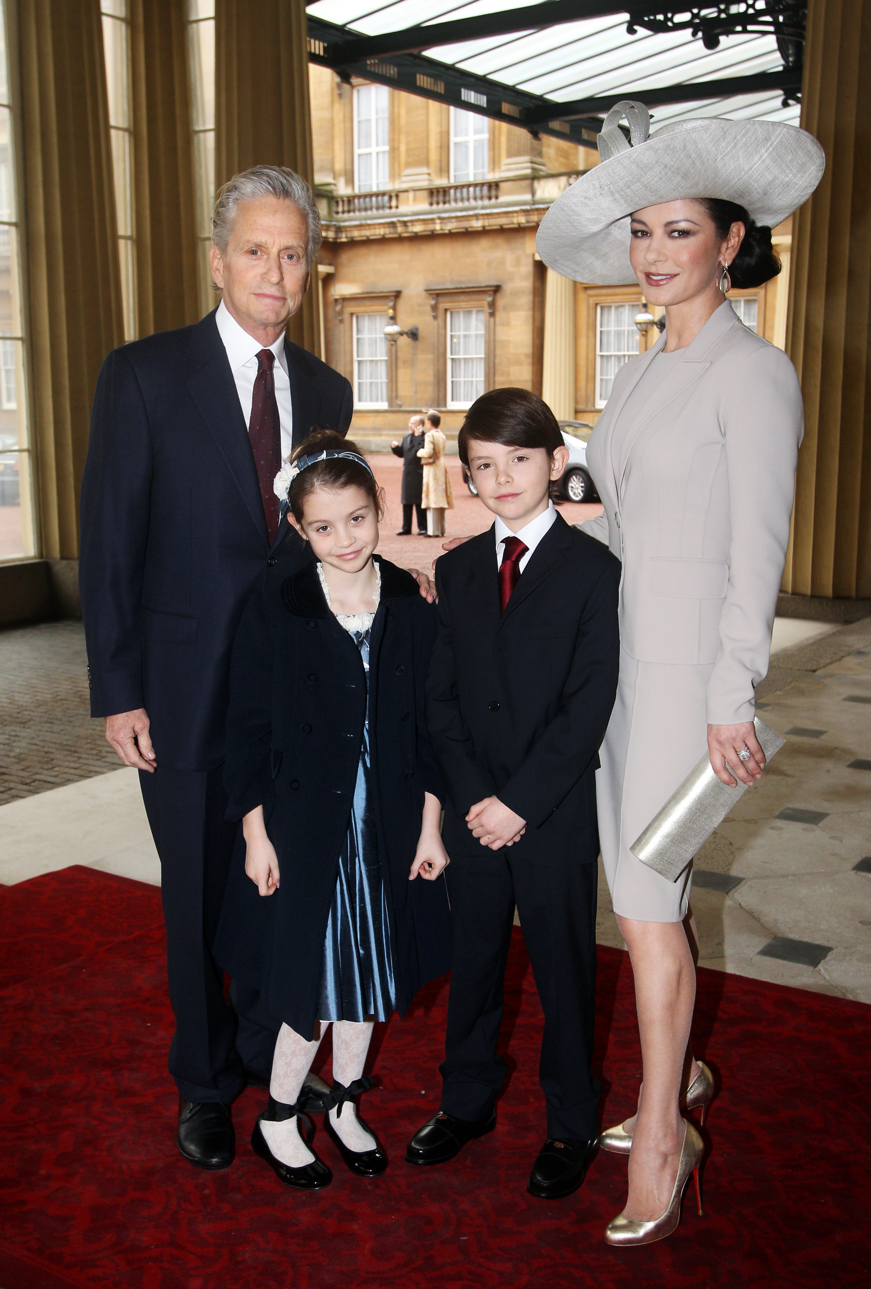 Catherine describió más tarde su cabello largo como una cobija de seguridad. Incluso un pequeño corte podía hacerla sentir que había perdido demasiado largo, a pesar de que Michael apenas notaba la diferencia. | Fuente: Getty Images