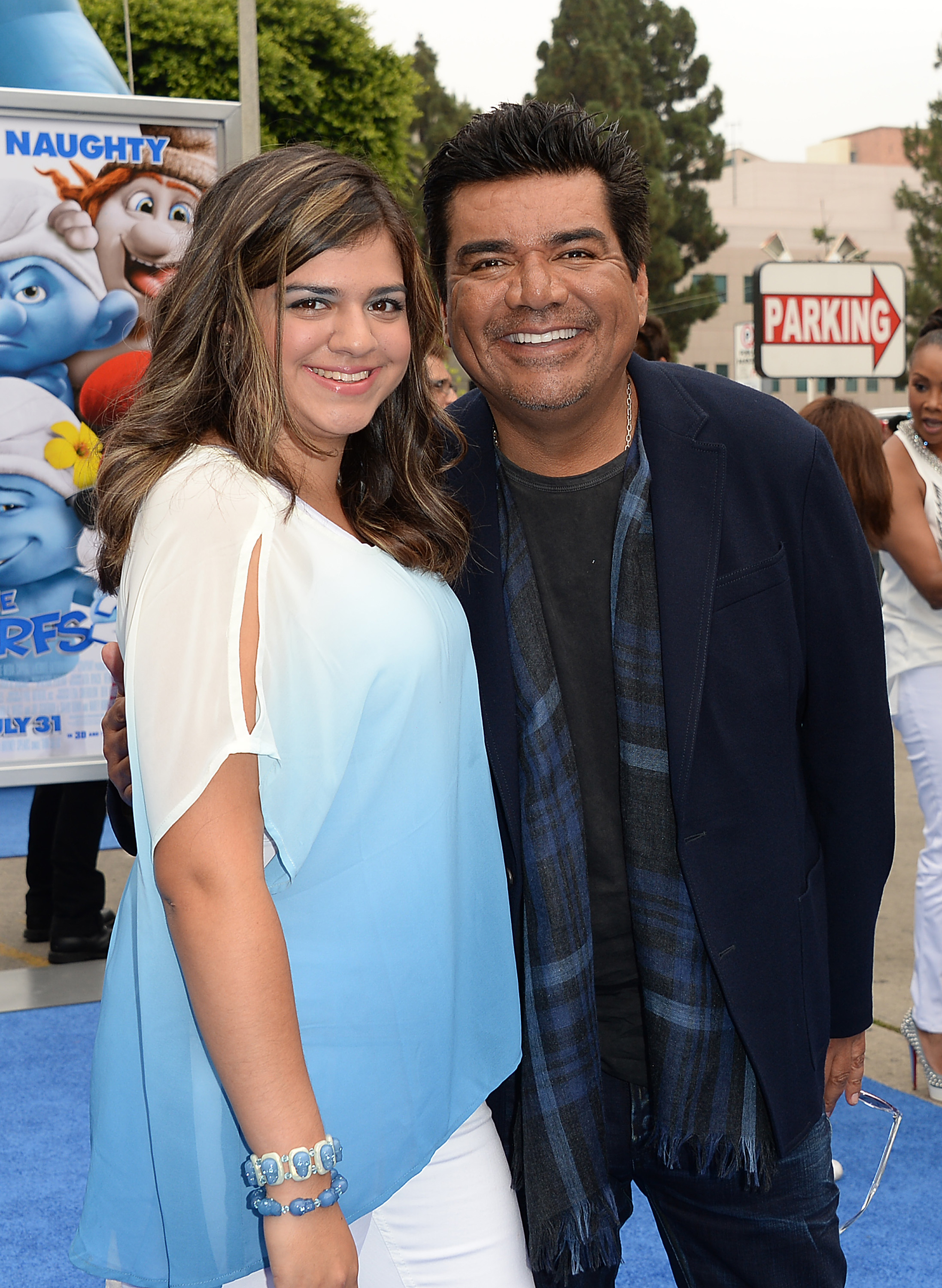 Mayan y George López asisten al estreno de "Los Pitufos 2", 2013 | Fuente: Getty Images