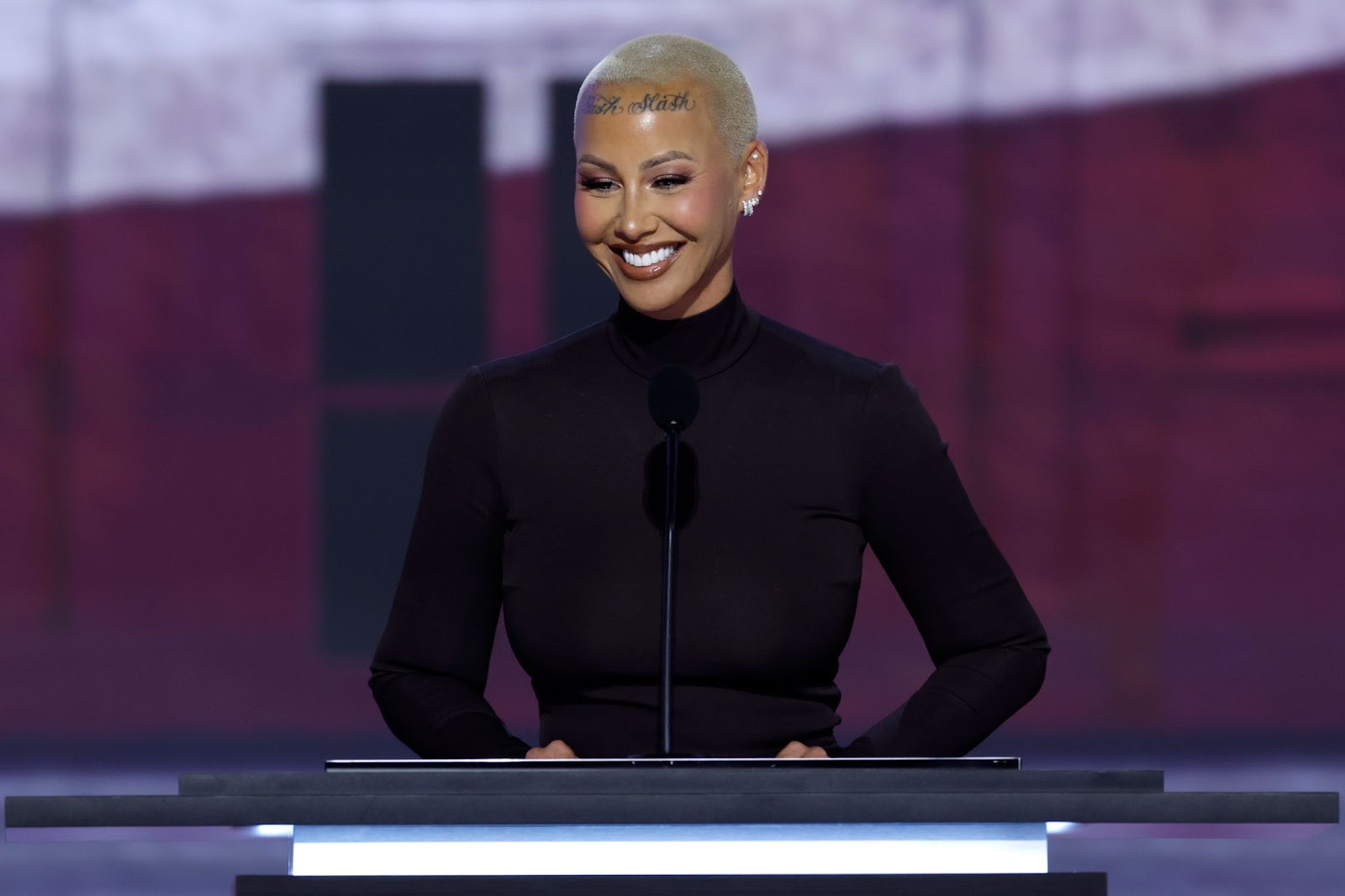 Amber Rose en el escenario el primer día de la Convención Nacional Republicana en el Fiserv Forum el 15 de julio de 2024, en Milwaukee, Wisconsin | Fuente: Getty Images